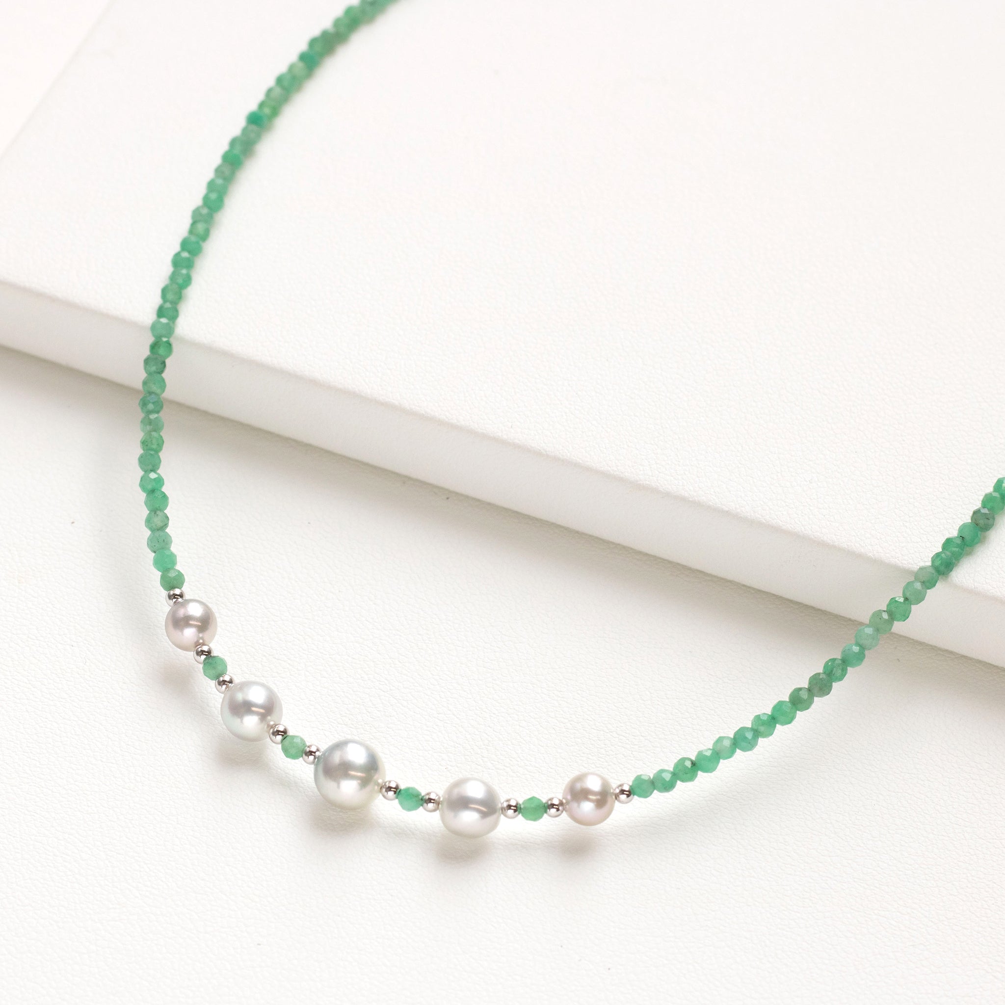 パール/エメラルド シルバーネックレス(アコヤ真珠)《26T10156》