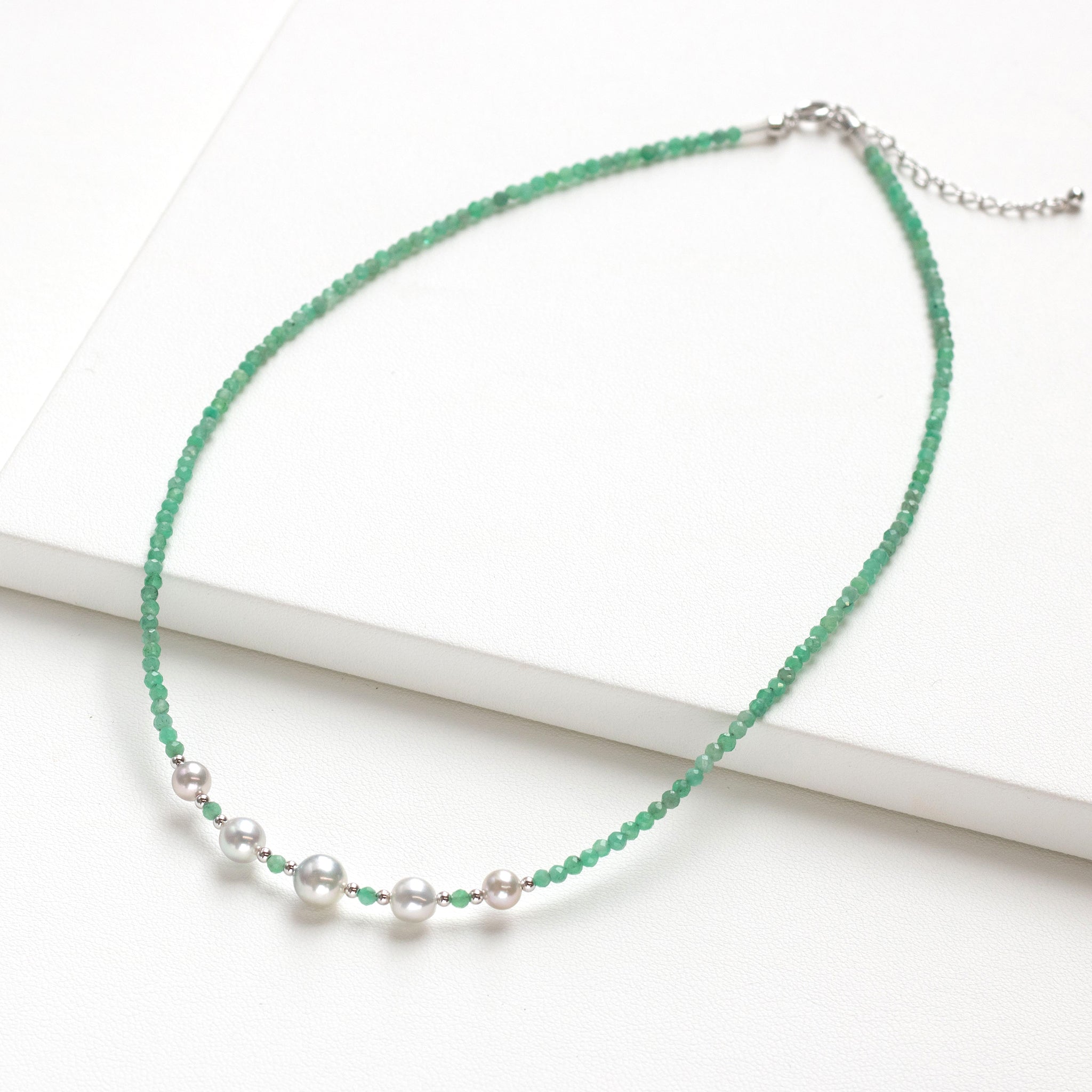 パール/エメラルド シルバーネックレス(アコヤ真珠)《26T10156》