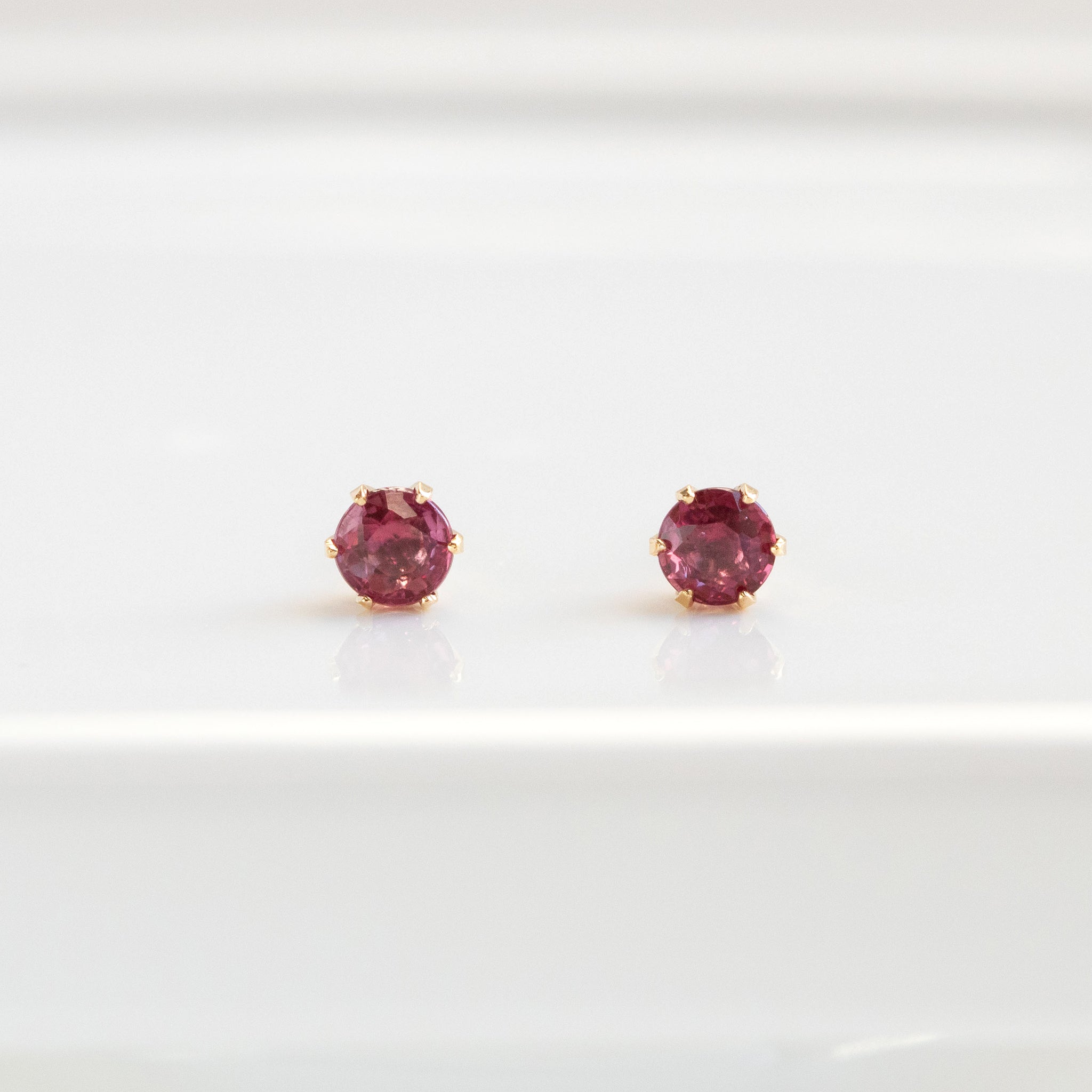 【限定1点】ルビー K18ピアス(計0.40カラット/7月誕生石)《26T10160》