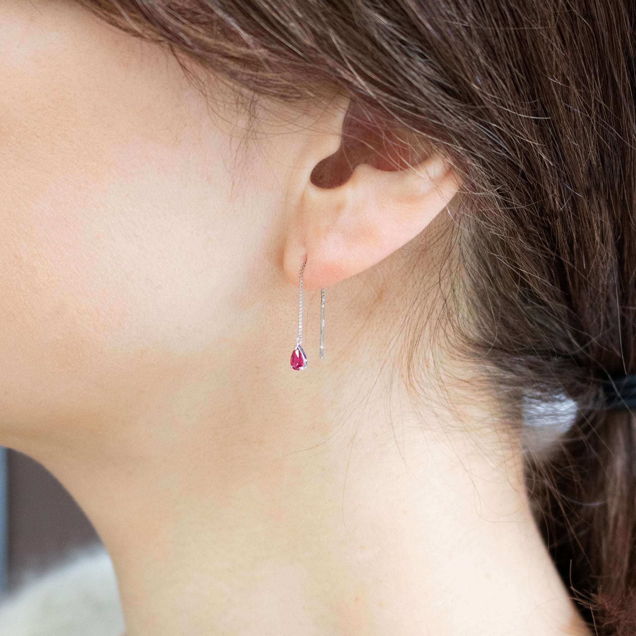 【限定1点】ルビー プラチナピアス(計0.40カラット/ペアシェイプ/7月誕生石)《26T10161》