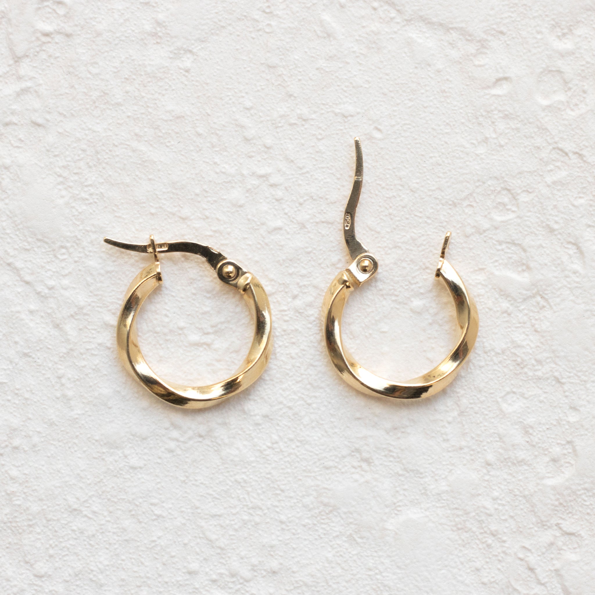 K18ピアス(フープ/イタリア製)《26T10165》