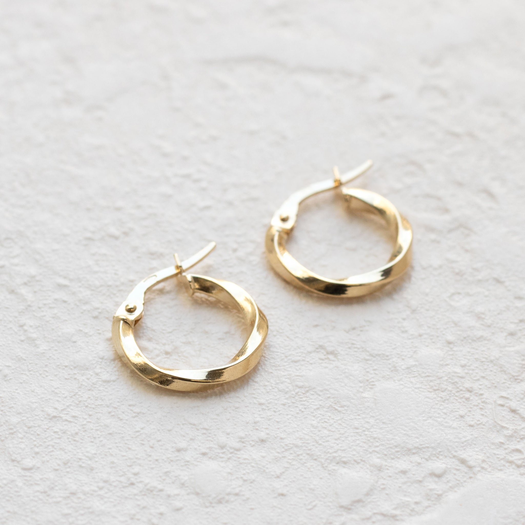 K18ピアス(フープ/イタリア製)《26T10165》