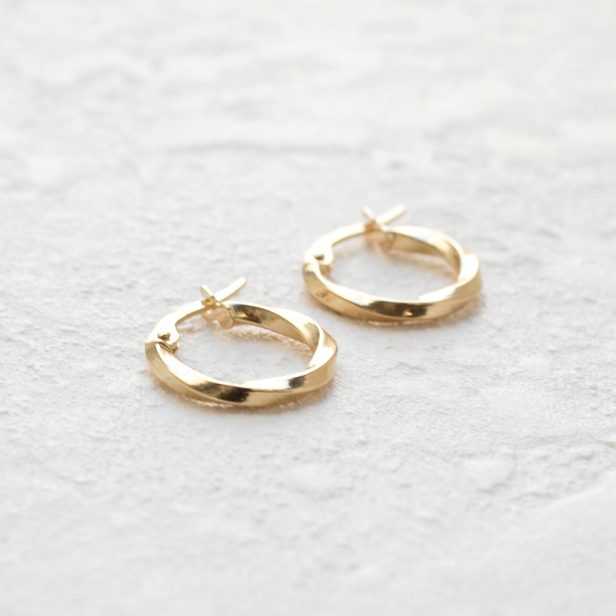 K18ピアス(フープ/イタリア製)《26T10165》