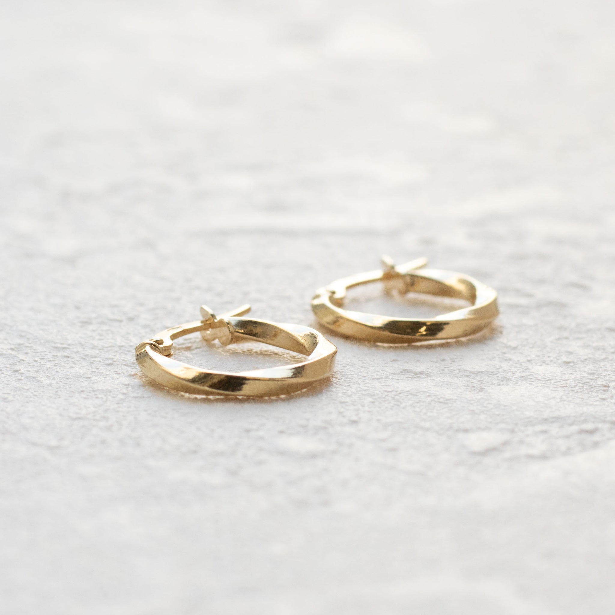 K18ピアス(フープ/イタリア製)《26T10165》