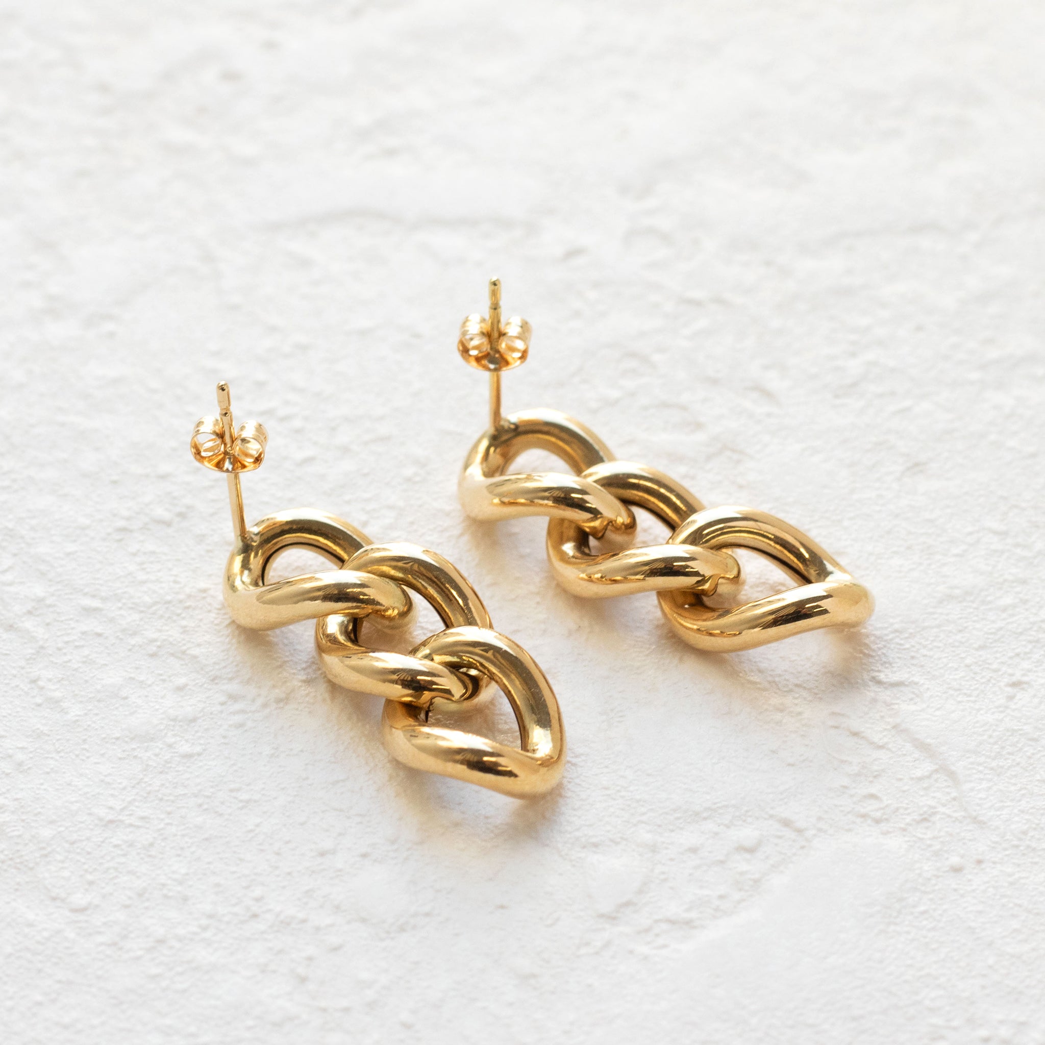 K18ピアス(イタリア製)《26T10167》