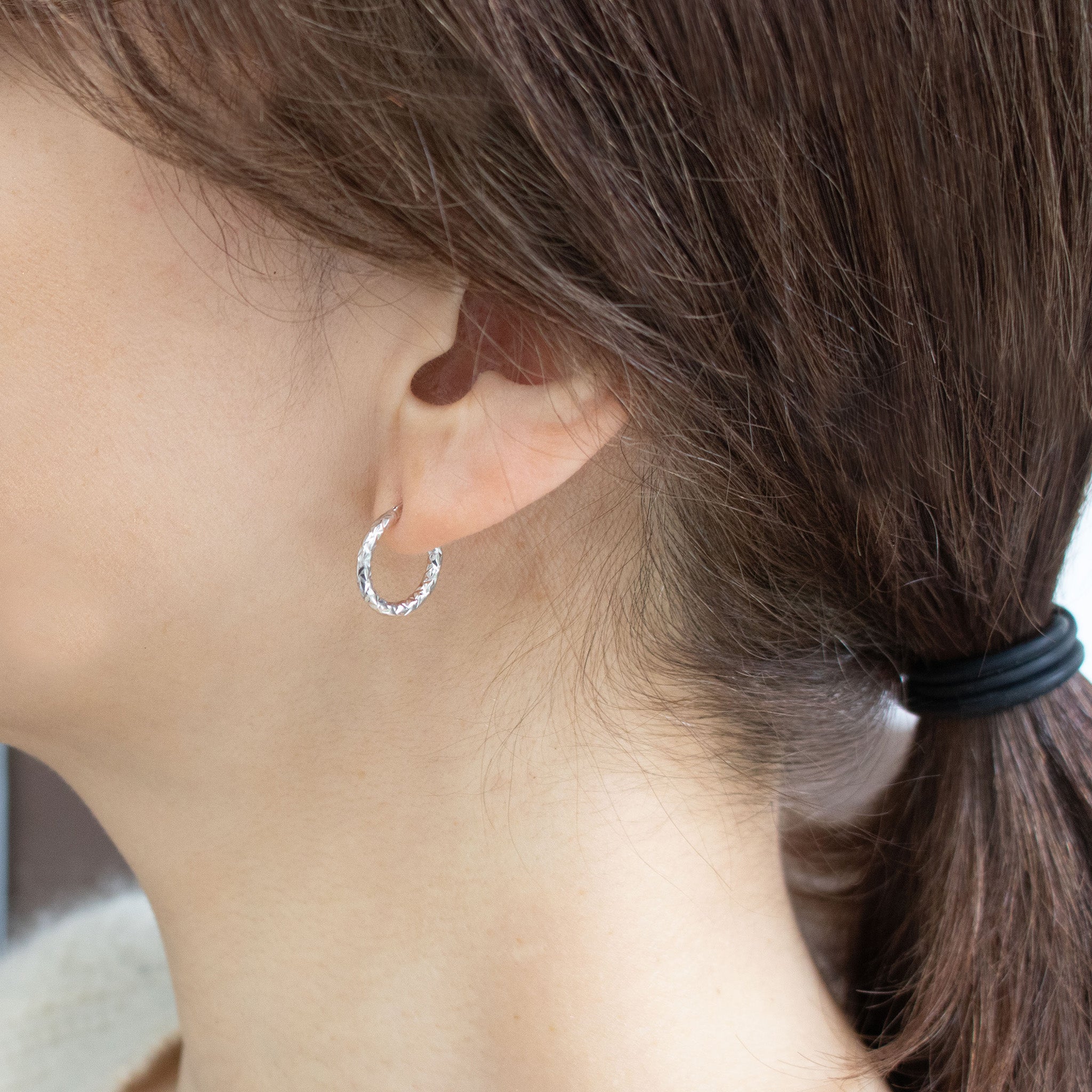 K18ピアス(ロジウムメッキ/フープ/イタリア製)《26T10168》