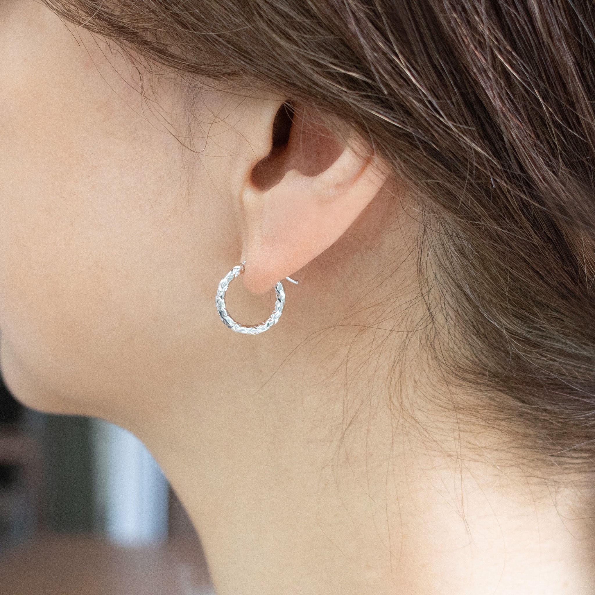 K18ピアス(ロジウムメッキ/フープ/イタリア製)《26T10168》