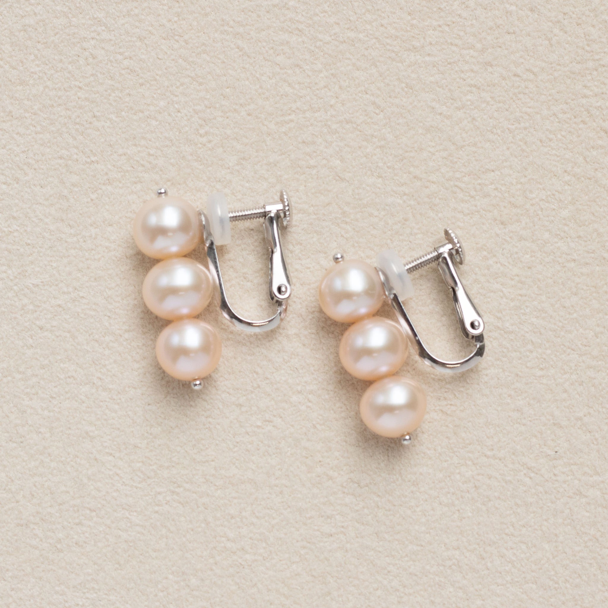 【限定6点】パール シルバーイヤリング(淡水真珠/6.5mm/ナチュラルオレンジ系/6月誕生石)《26T10171》