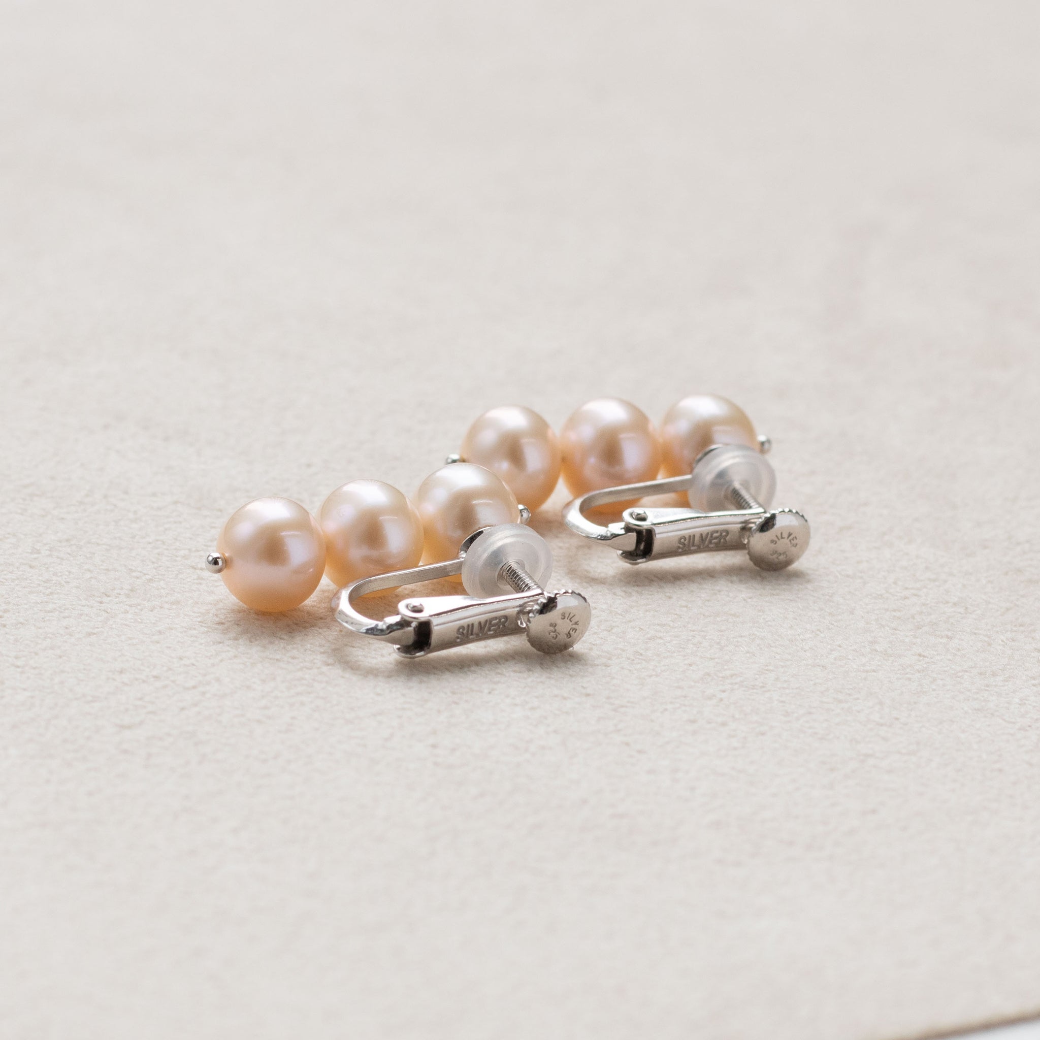 【限定6点】パール シルバーイヤリング(淡水真珠/6.5mm/ナチュラルオレンジ系/6月誕生石)《26T10171》