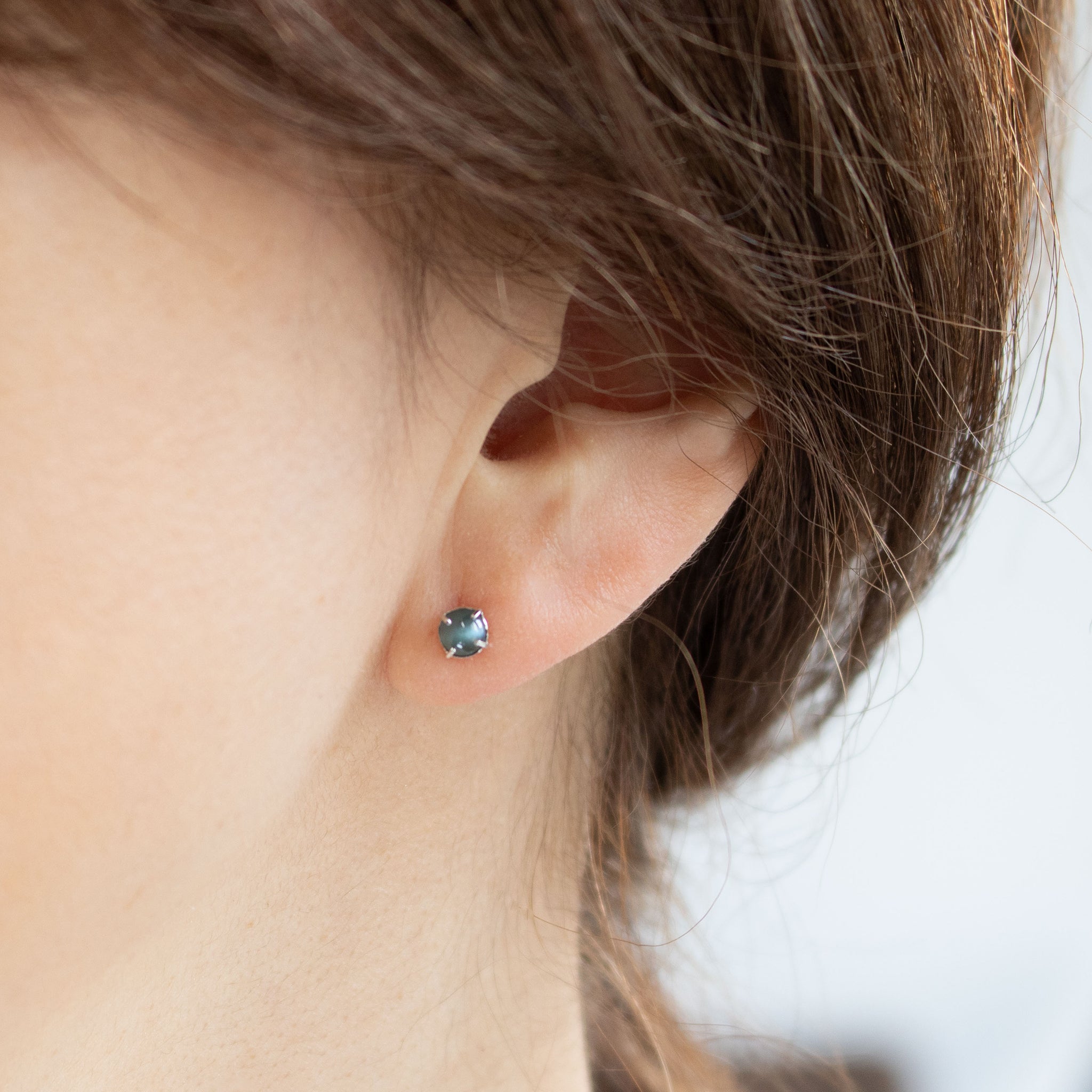 【限定1点】アレキサンドライトキャッツアイ プラチナピアス(6月誕生石)《26T10175》