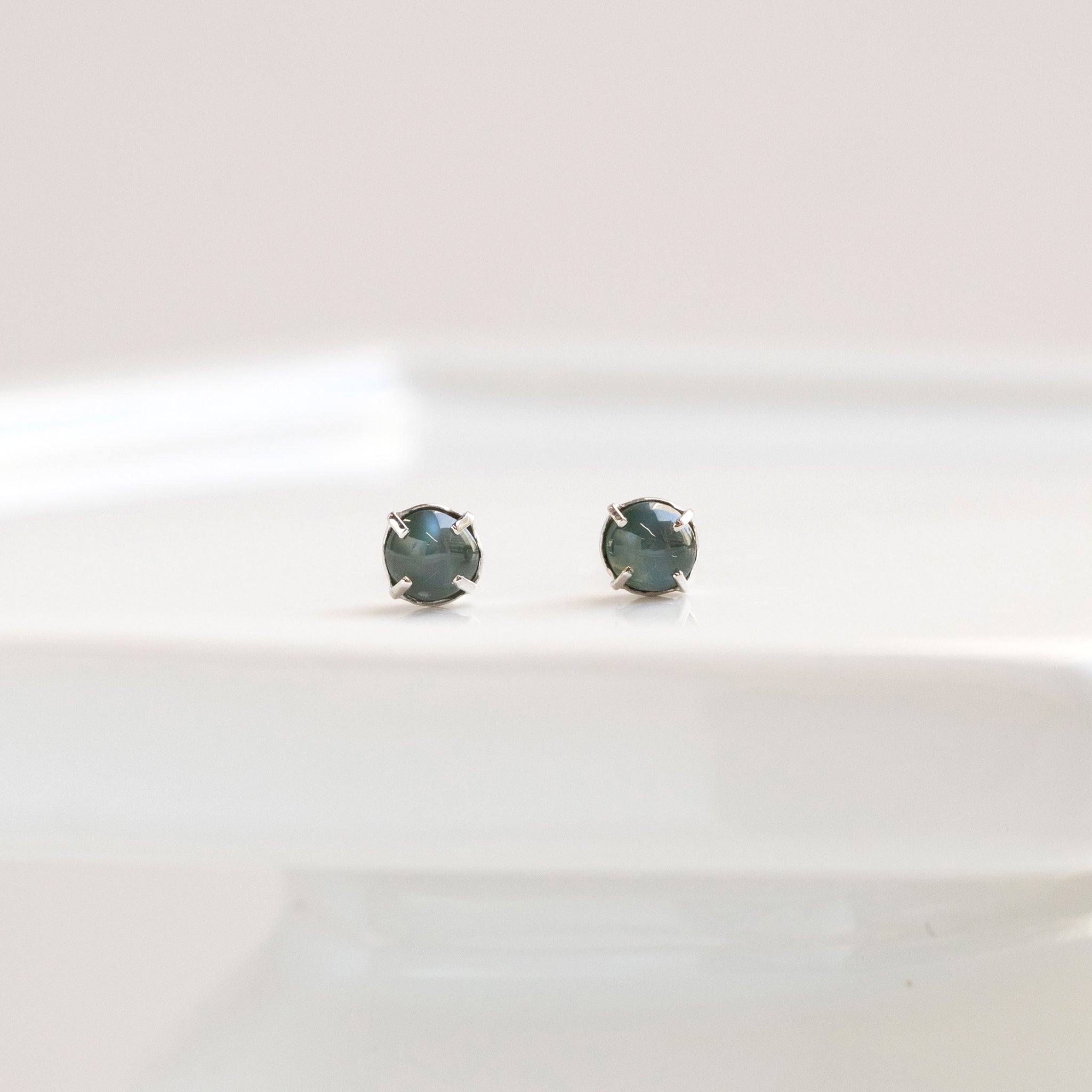 【限定1点】アレキサンドライトキャッツアイ プラチナピアス(6月誕生石)《26T10175》