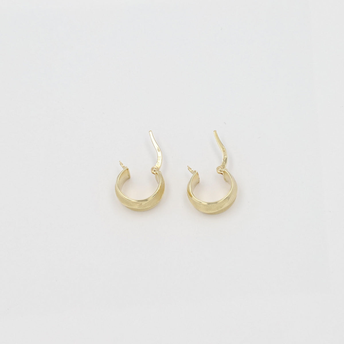 K18ピアス(フープ)《26T10255》