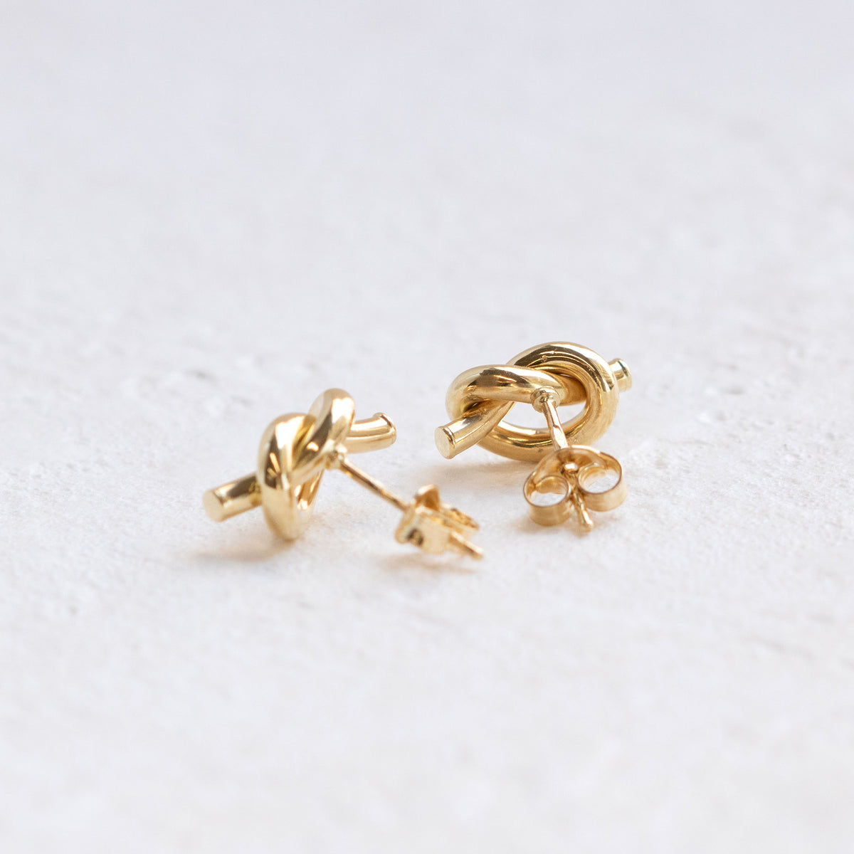 K18ピアス(イタリア製)《26T10264》
