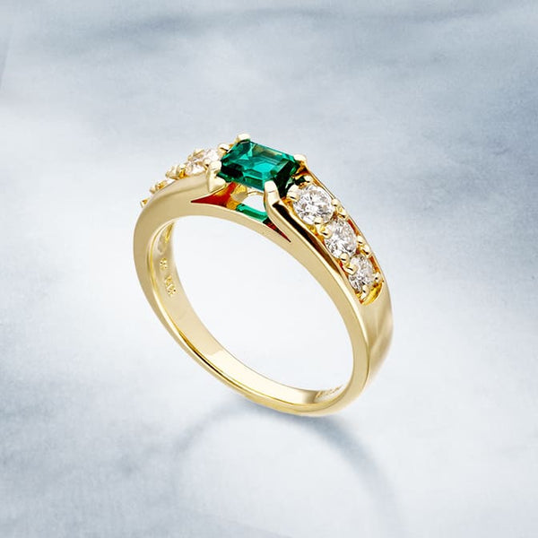 エメラルド/ダイヤモンド K18リング（クレサンベール/LGD/50周年記念