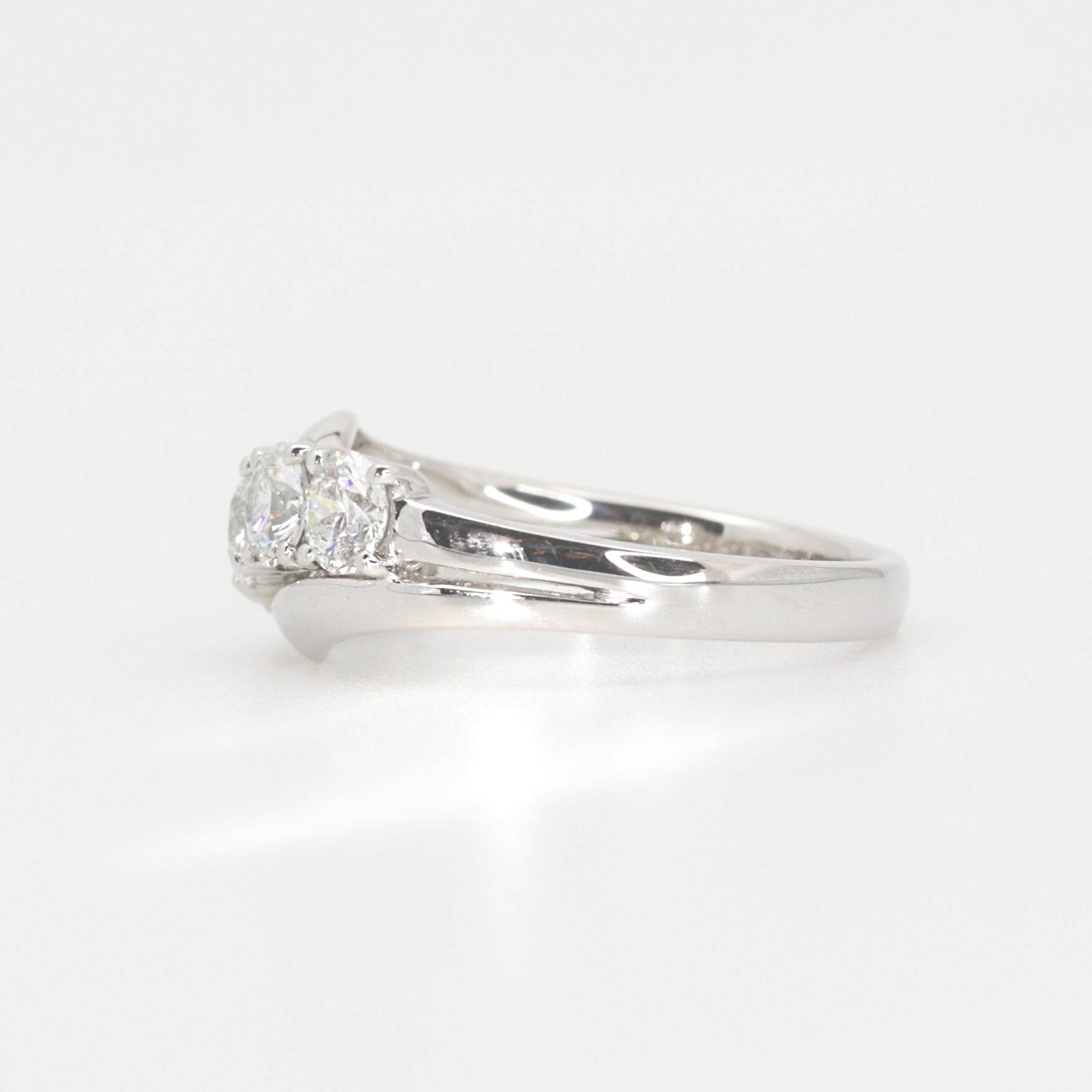 ダイヤモンド プラチナリング(計1.0カラット/Fカラー/VS1/3EX(H&C)/4月誕生石/グレーディングレポート付き)《JRGD1008》