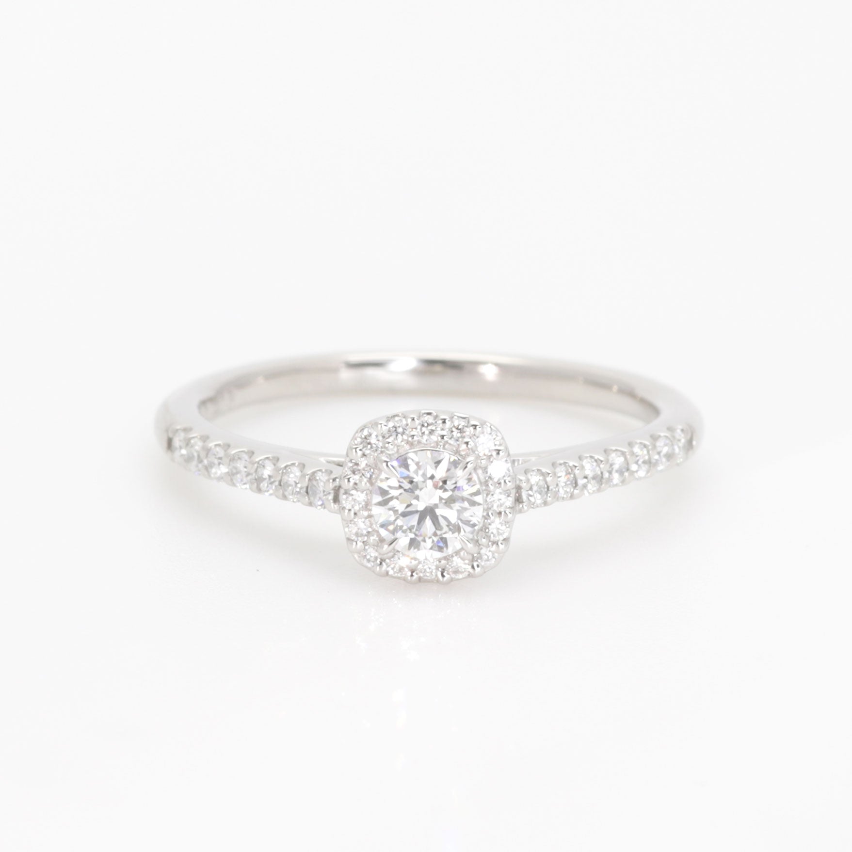 ダイヤモンド プラチナリング(0.2カラット/Dカラー/VS1/3EX(H&C)/一粒/取り巻き/4月誕生石/グレーディングレポート付き)《JRGD1032》