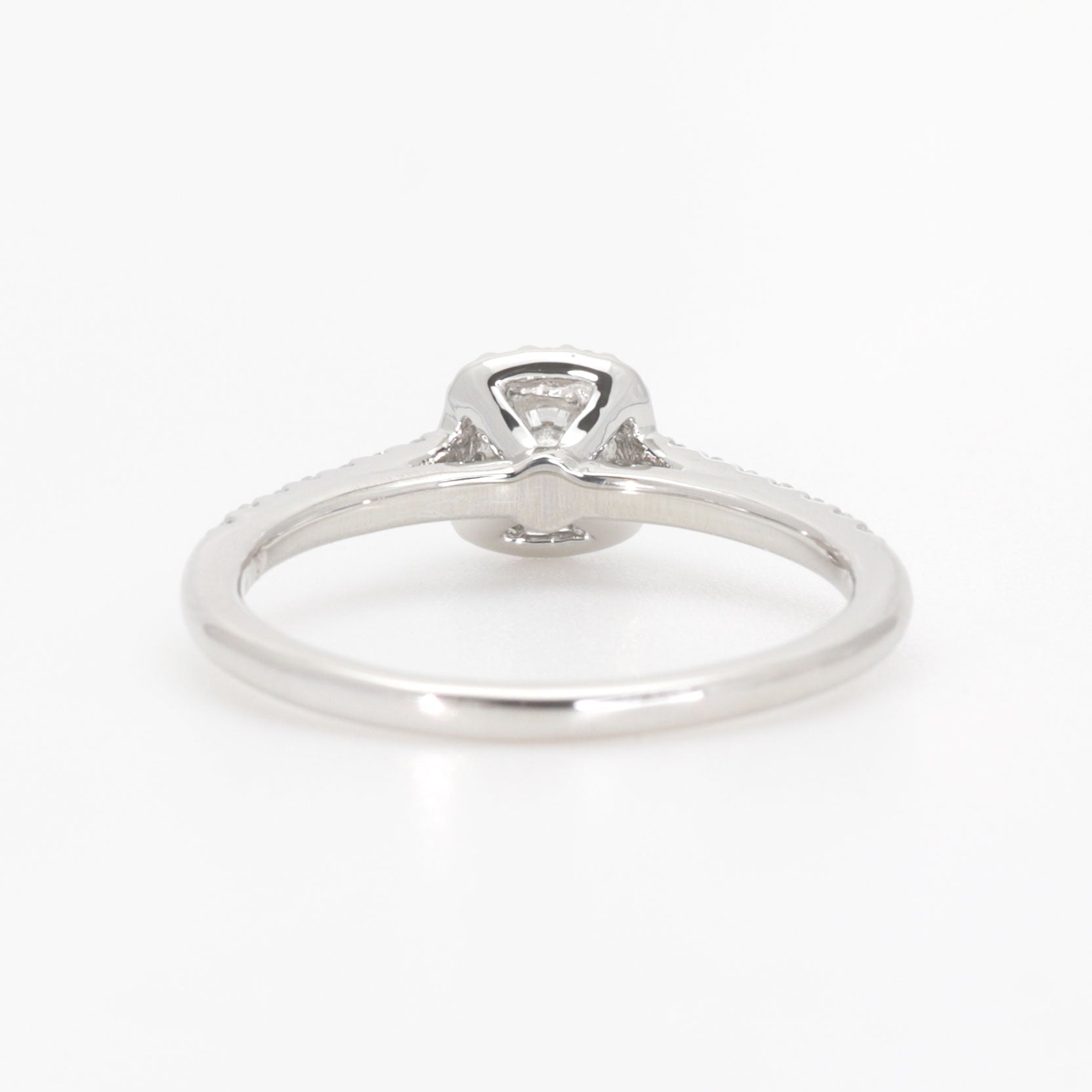 ダイヤモンド プラチナリング(0.2カラット/Dカラー/VS1/3EX(H&C)/一粒/取り巻き/4月誕生石/グレーディングレポート付き)《JRGD1032》