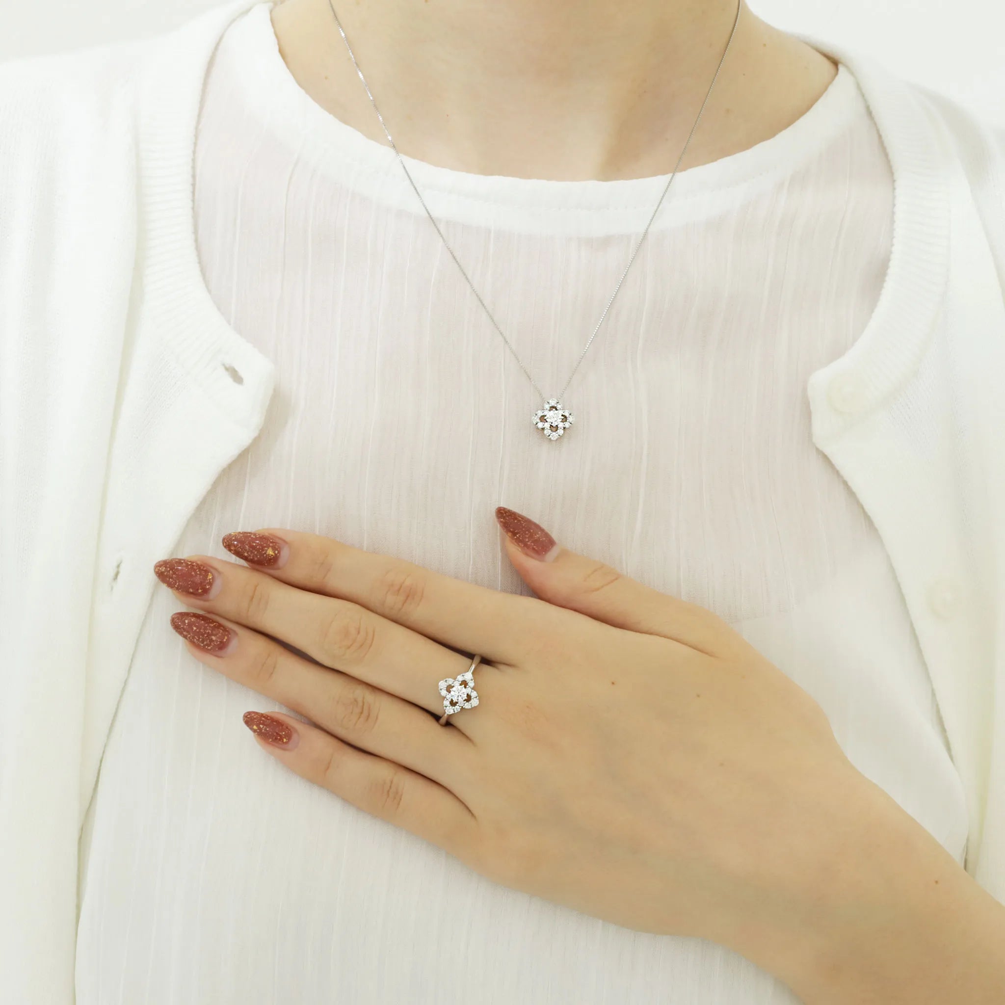 ダイヤモンド PTリング(0.2カラット/Dカラー/SI2UP/3EX(H&C)/一粒/フラワーモチーフ/4月誕生石/グレーディングレポート付き)《JRGD1178》