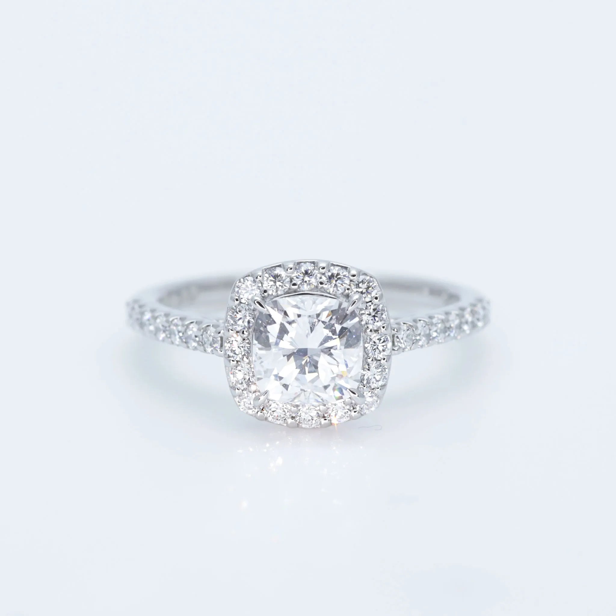 ダイヤモンド プラチナリング(1.0カラット/Dカラー/VVS1/クッションカット/一粒/4月誕生石/GIAグレーディングレポート付き)《JRGD1578》