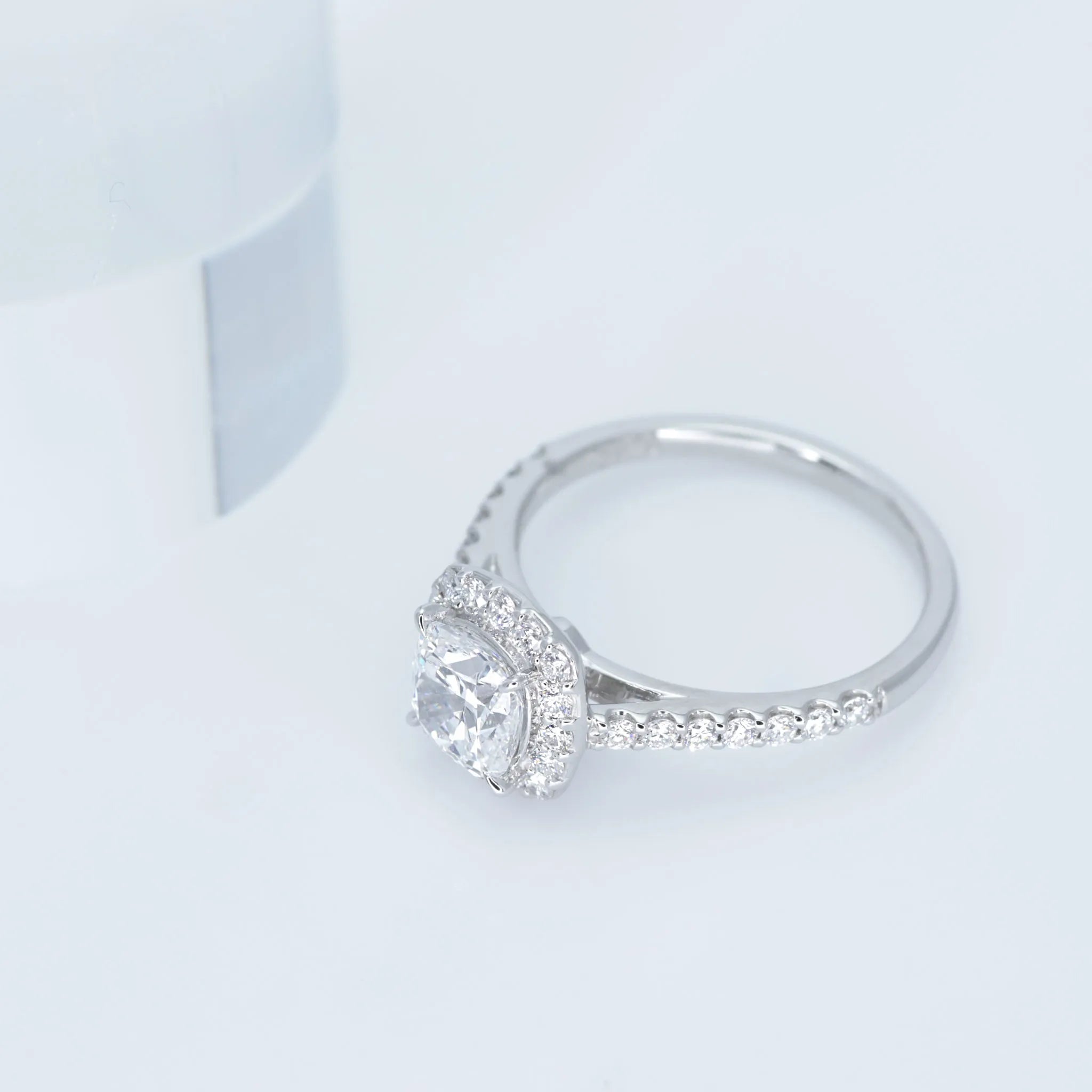 ダイヤモンド プラチナリング(1.0カラット/Dカラー/VVS1/クッションカット/一粒/4月誕生石/GIAグレーディングレポート付き)《JRGD1578》