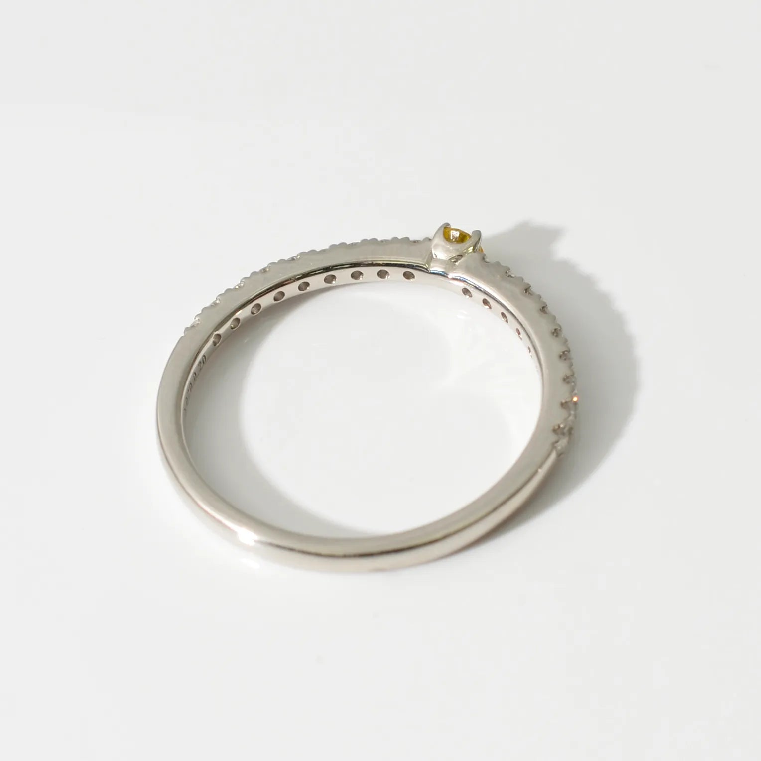 【限定1点】イエローダイヤモンド プラチナリング(TINSEL ETERNITY/0.070カラット/Fancy Vivid Yellow/I1/ラウンドカット/4月誕生石)《JRGD2066》
