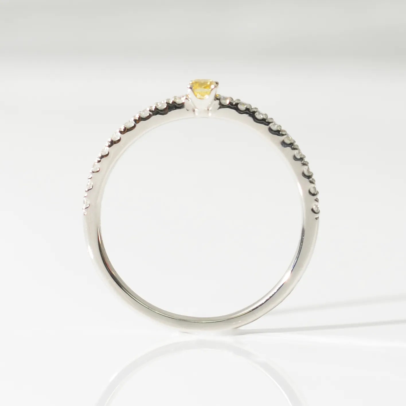 【限定1点】イエローダイヤモンド プラチナリング(TINSEL ETERNITY/0.136カラット/Fancy Intense Yellow/VS2/クッションカット/4月誕生石)《JRGD2067》