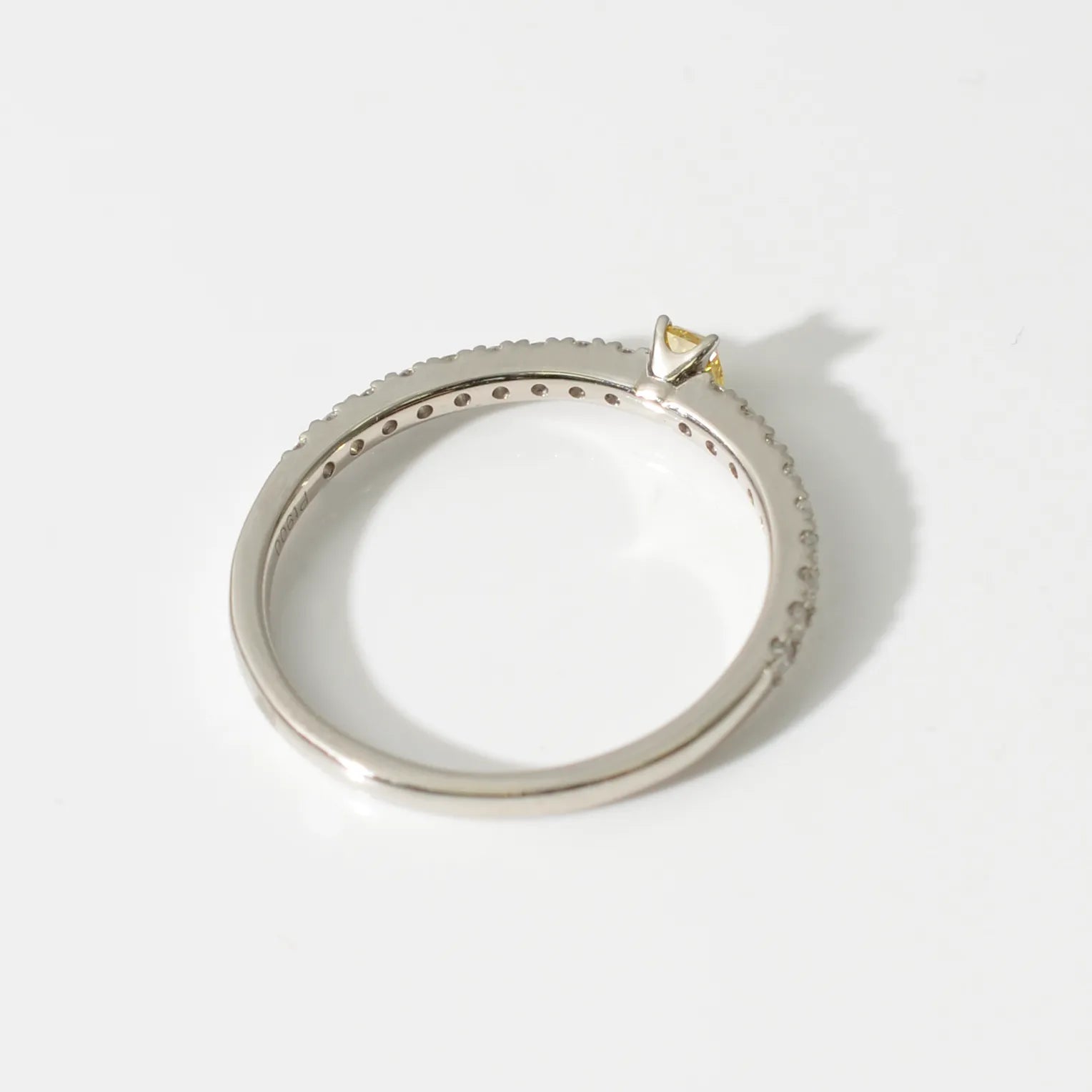 【限定1点】イエローダイヤモンド プラチナリング(TINSEL ETERNITY/0.136カラット/Fancy Intense Yellow/VS2/クッションカット/4月誕生石)《JRGD2067》