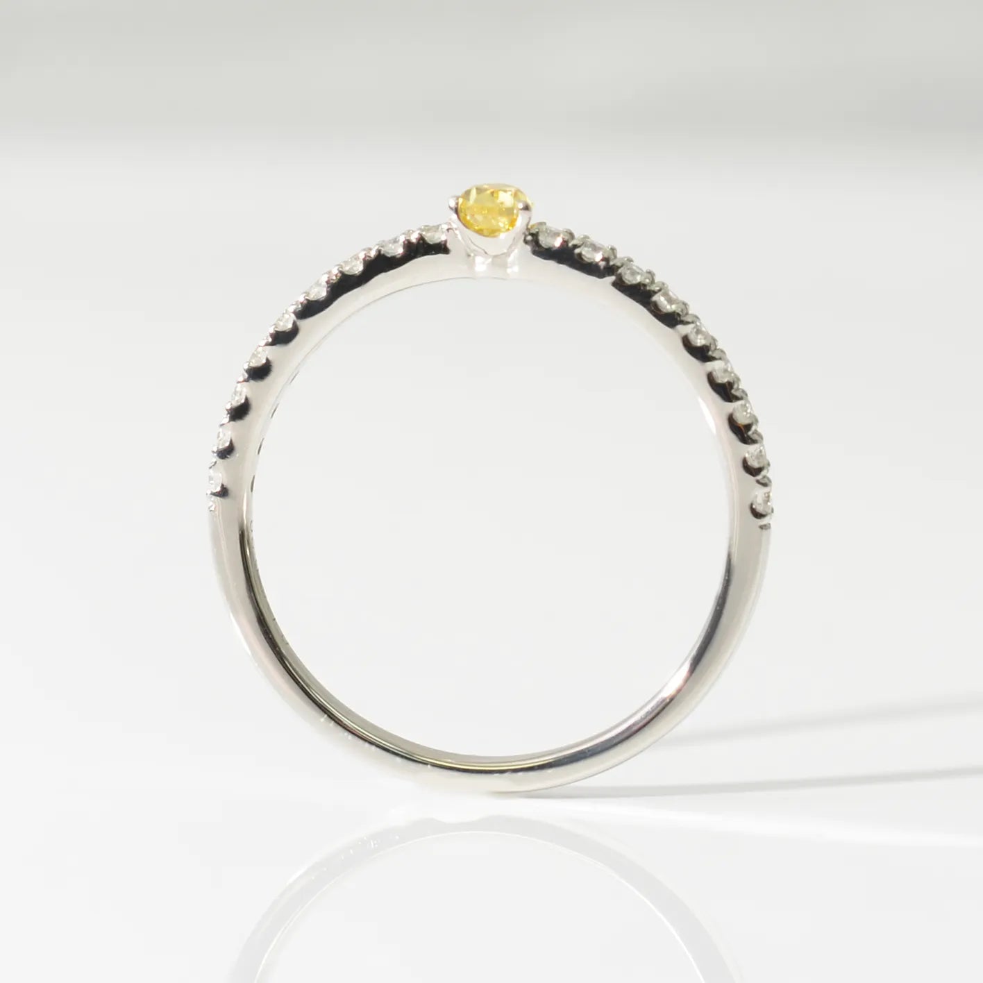 【限定1点】イエローダイヤモンド プラチナリング(TINSEL ETERNITY/0.138カラット/Fancy Intense Yellow/SI1/ペアシェイプ/4月誕生石)《JRGD2068》