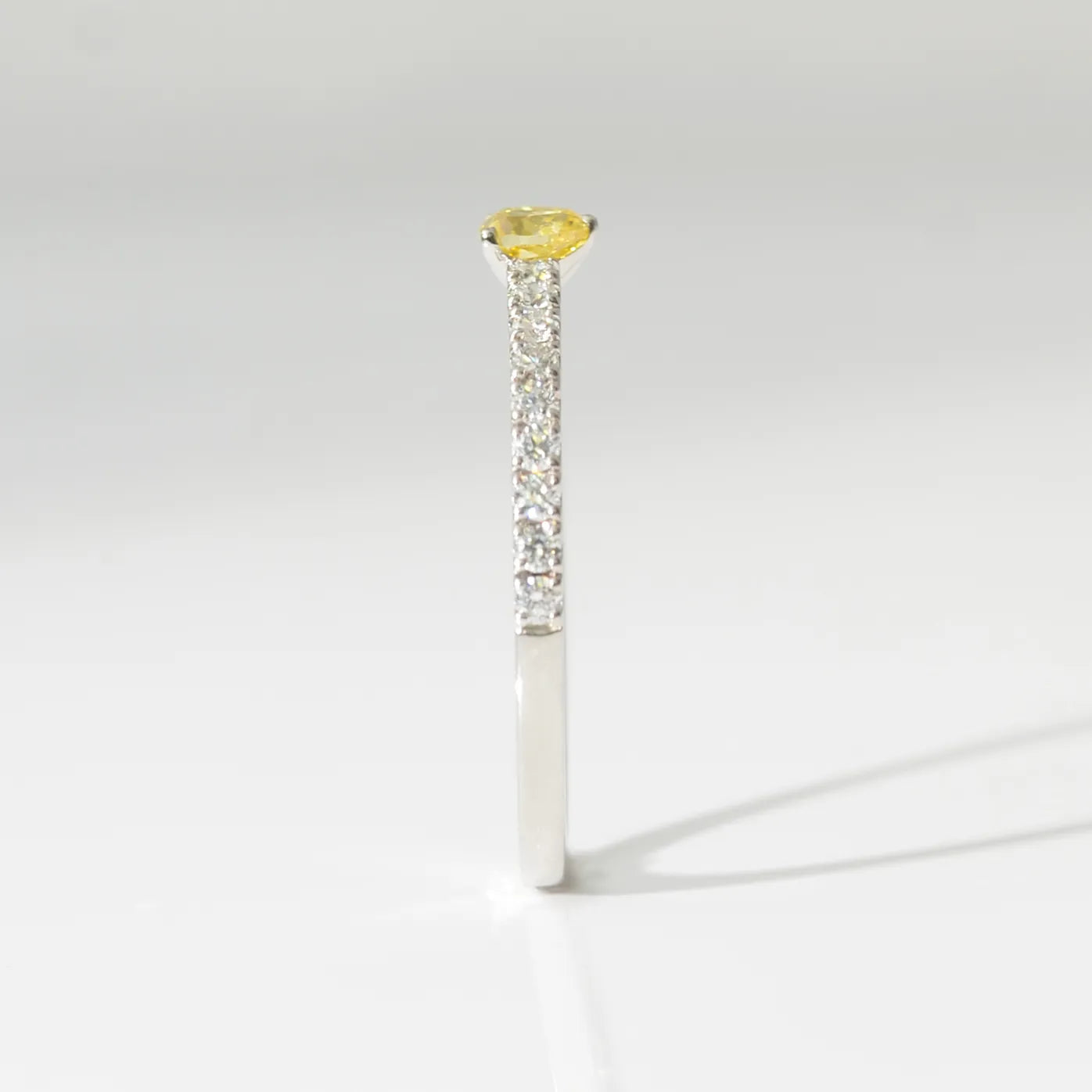 【限定1点】イエローダイヤモンド プラチナリング(TINSEL ETERNITY/0.138カラット/Fancy Intense Yellow/SI1/ペアシェイプ/4月誕生石)《JRGD2068》