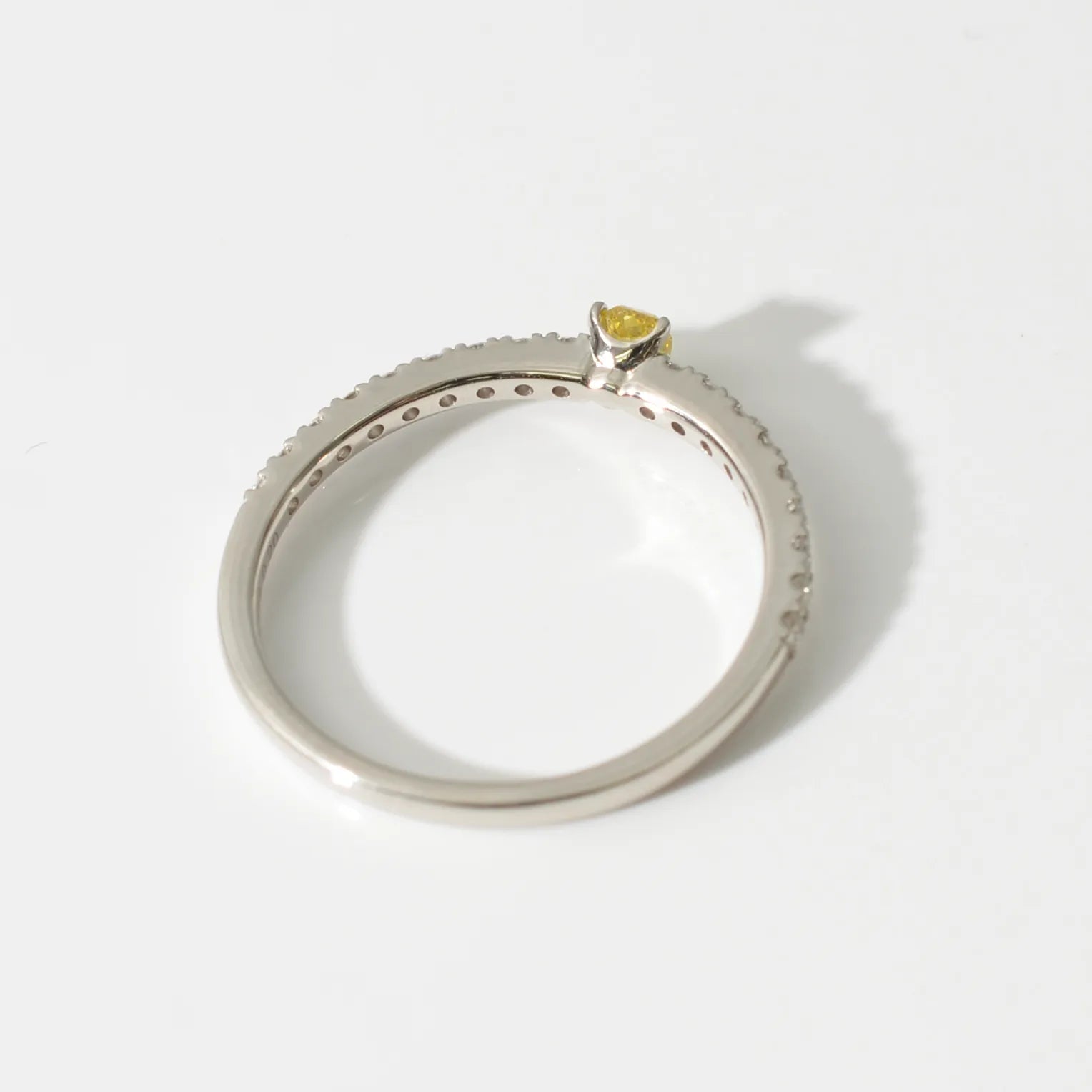 【限定1点】イエローダイヤモンド プラチナリング(TINSEL ETERNITY/0.138カラット/Fancy Intense Yellow/SI1/ペアシェイプ/4月誕生石)《JRGD2068》