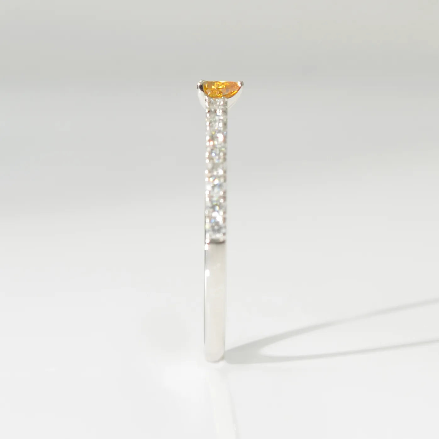 【限定1点】オレンジダイヤモンド プラチナリング(TINSEL ETERNITY/0.107カラット/Fancy Vivid Yellowish Orange/SI1/ペアシェイプ/4月誕生石)《JRGD2069》