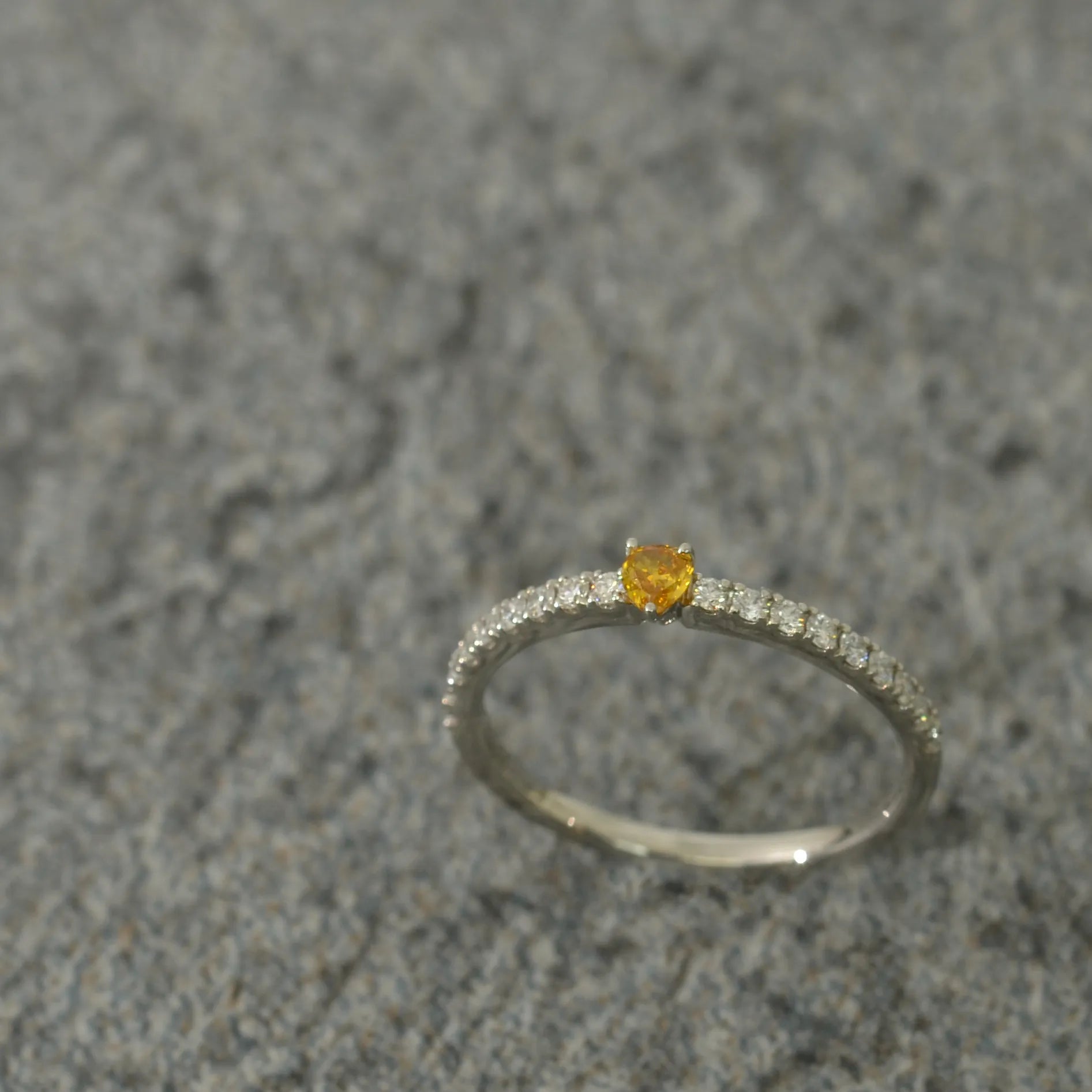 【限定1点】オレンジダイヤモンド プラチナリング(TINSEL ETERNITY/0.107カラット/Fancy Vivid Yellowish Orange/SI1/ペアシェイプ/4月誕生石)《JRGD2069》