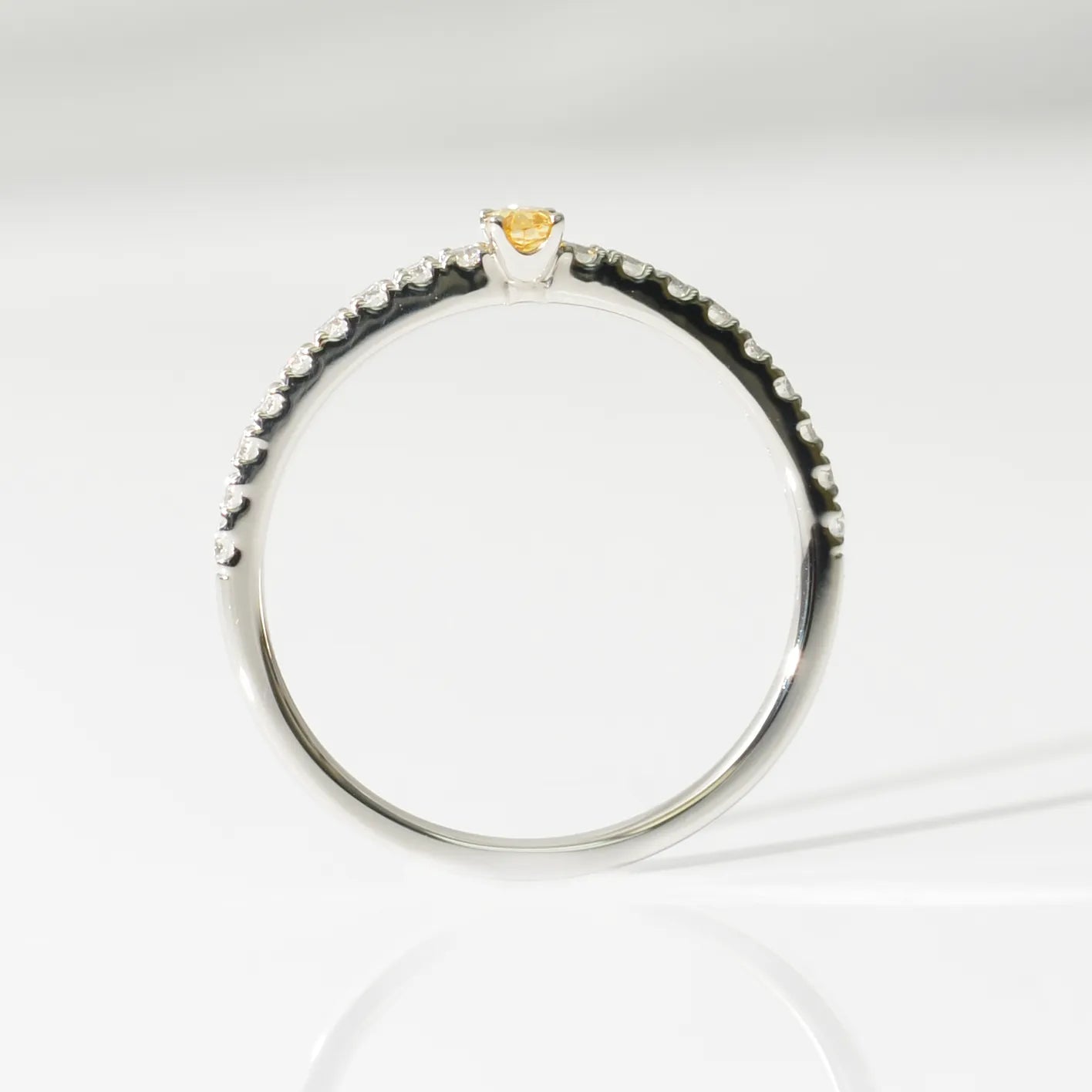 【限定1点】オレンジダイヤモンド プラチナリング(TINSEL ETERNITY/0.105カラット/Fancy Intense Yellowish Orange/SI1/オーバルカット/4月誕生石)《JRGD2070》