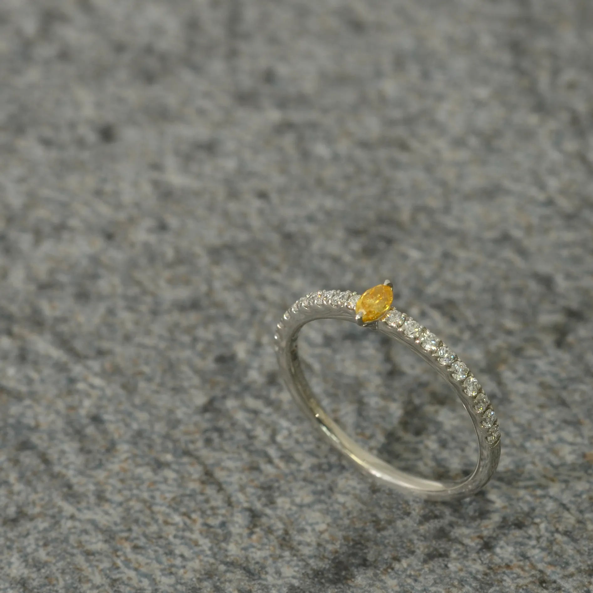【限定1点】オレンジダイヤモンド プラチナリング(TINSEL ETERNITY/0.101カラット/Fancy Intense Yellowish Orange/SI1/マーキスカット/4月誕生石)《JRGD2071》
