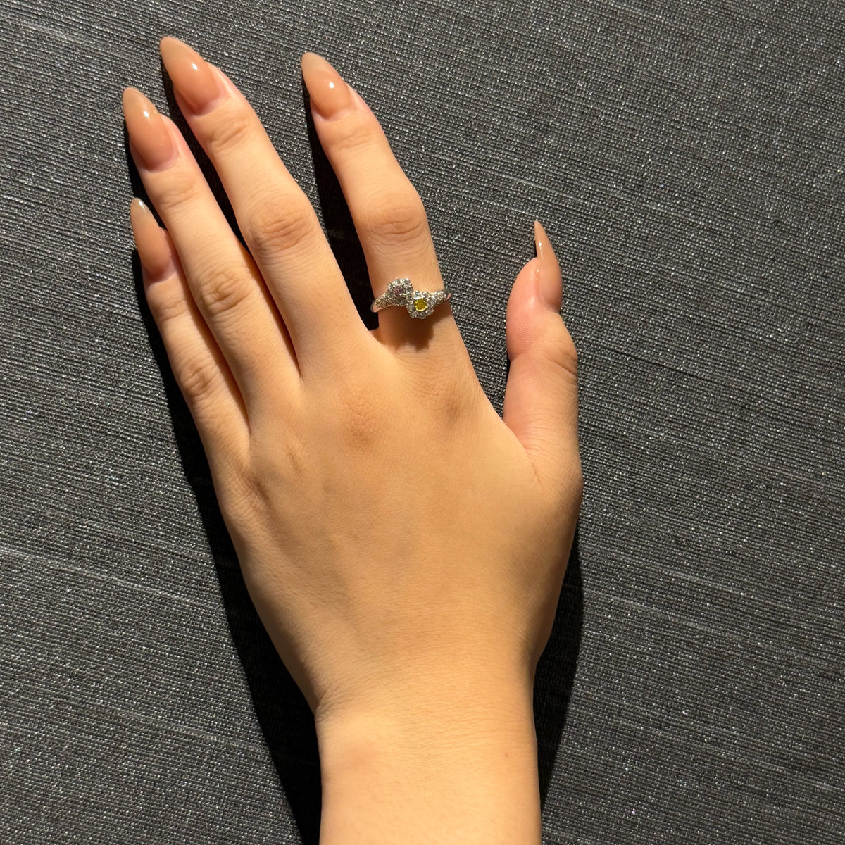 【限定1点】ピンクダイヤモンド/イエローダイヤモンド プラチナリング(FP/0.105ct/FVY/0.152ct/グレーディングレポート付/4月誕生石)《JRGD2111》