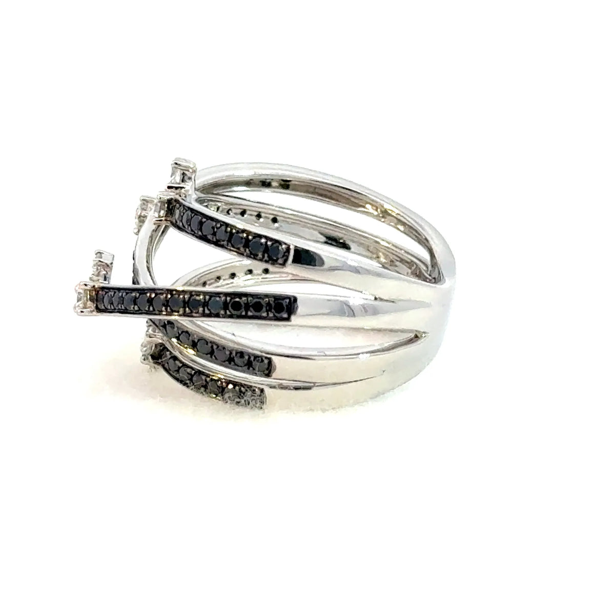 【限定1点】ブラックダイヤモンド/ダイヤモンド プラチナリング(計0.84ct/4月誕生石)《JRGD2121》