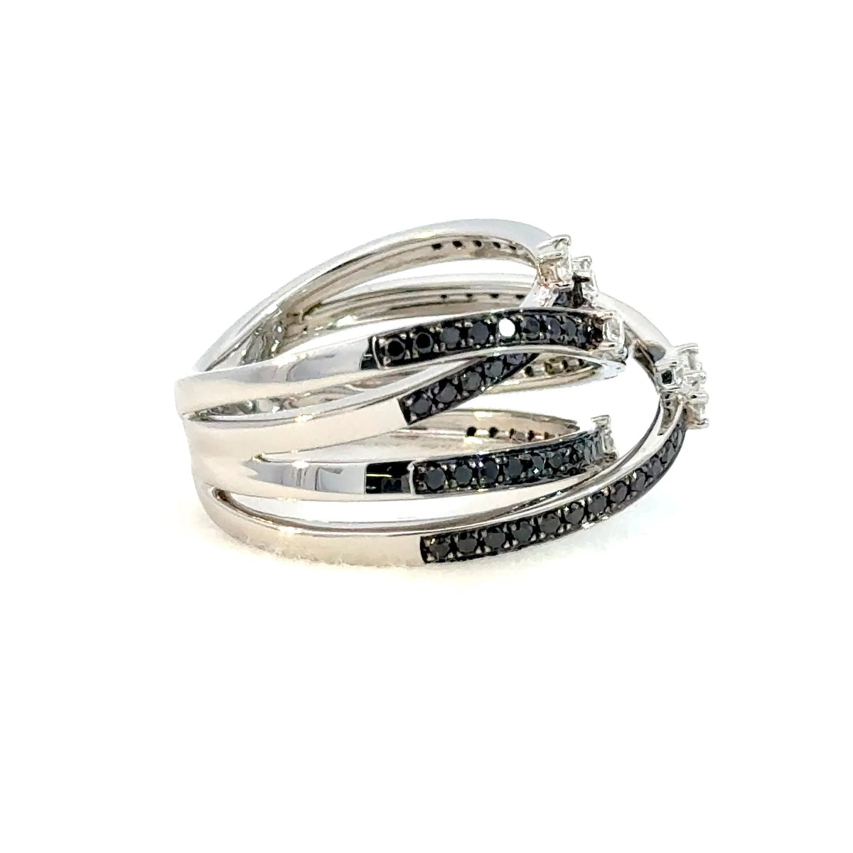 【限定1点】ブラックダイヤモンド/ダイヤモンド プラチナリング(計0.84ct/4月誕生石)《JRGD2121》
