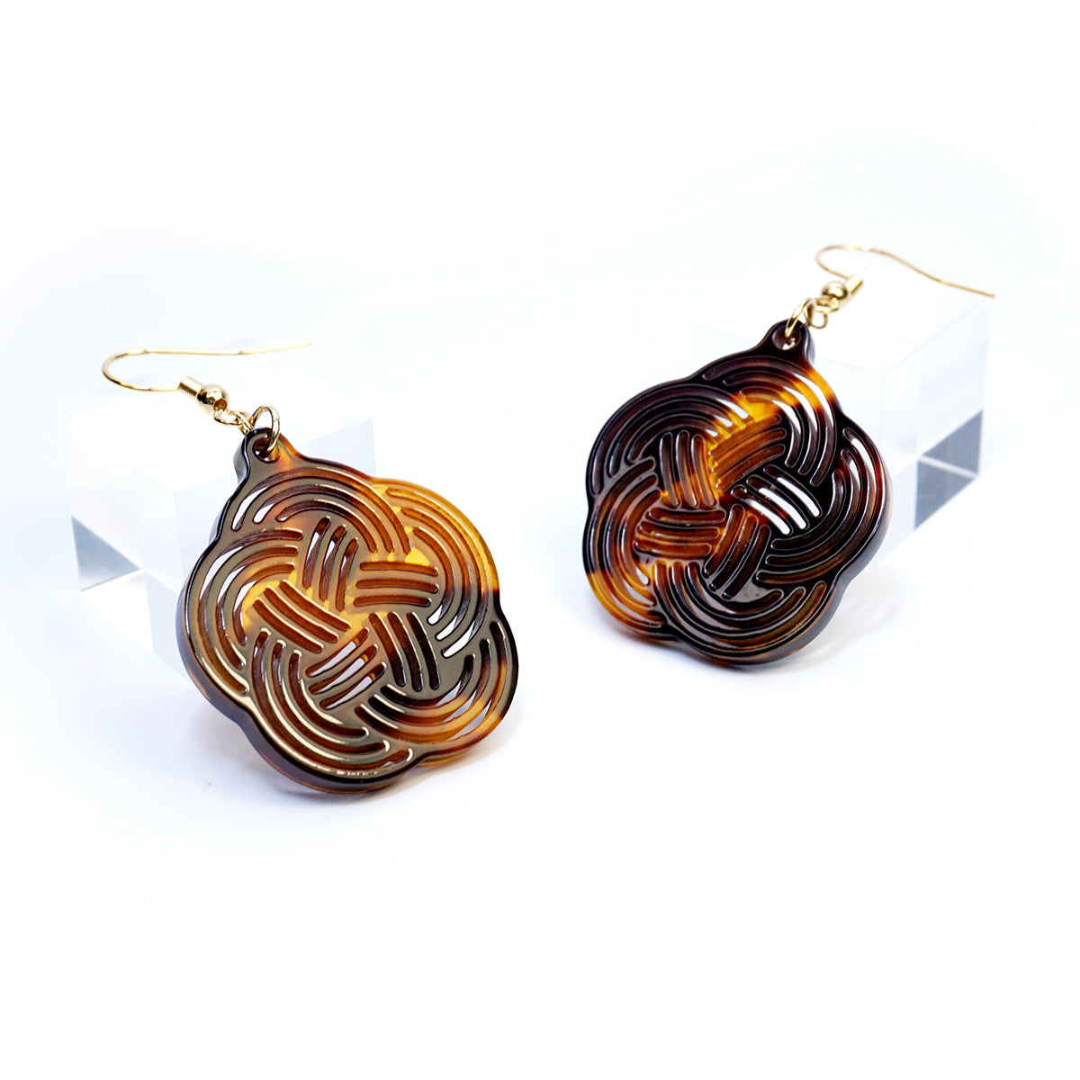 べっ甲 ピアス（梅結び）《M0080041》