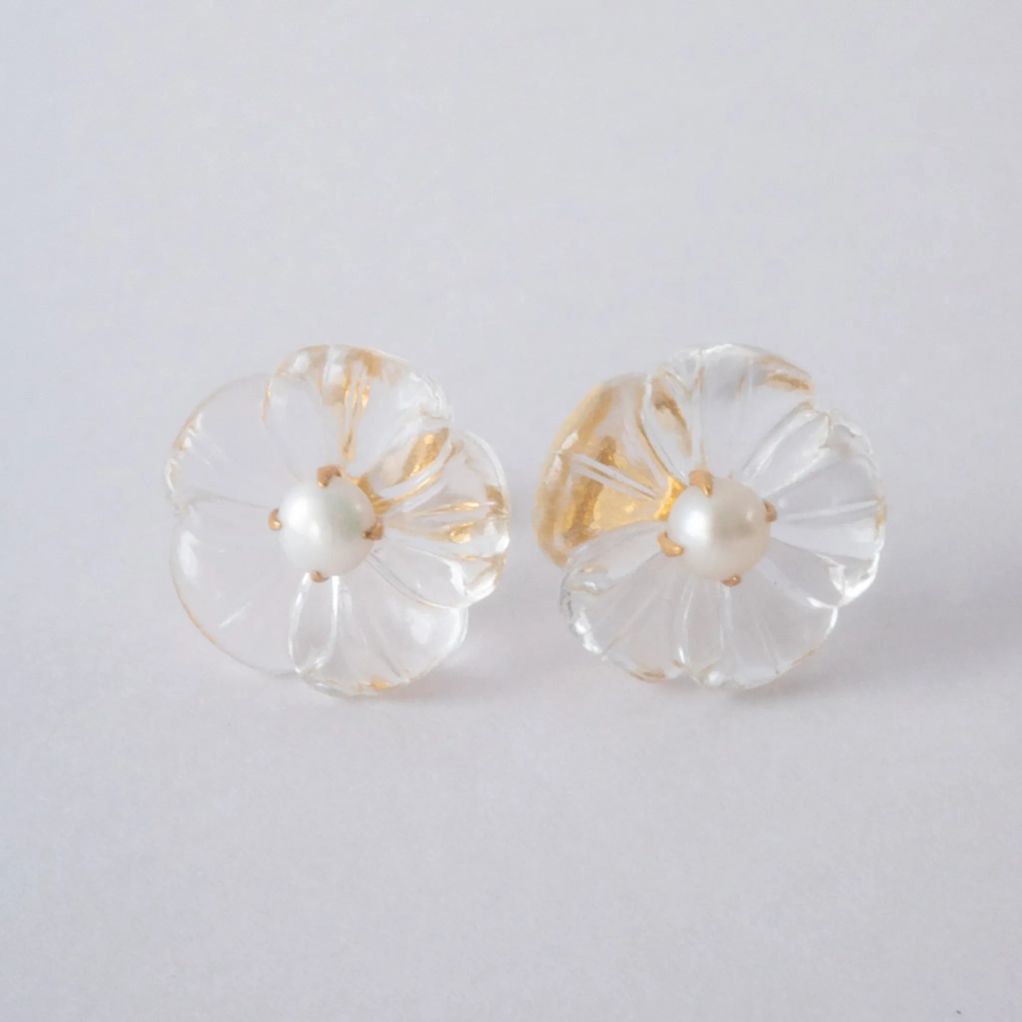 クリスタル シルバーピアス(フラワーカービング/淡水パール)《M0140012》