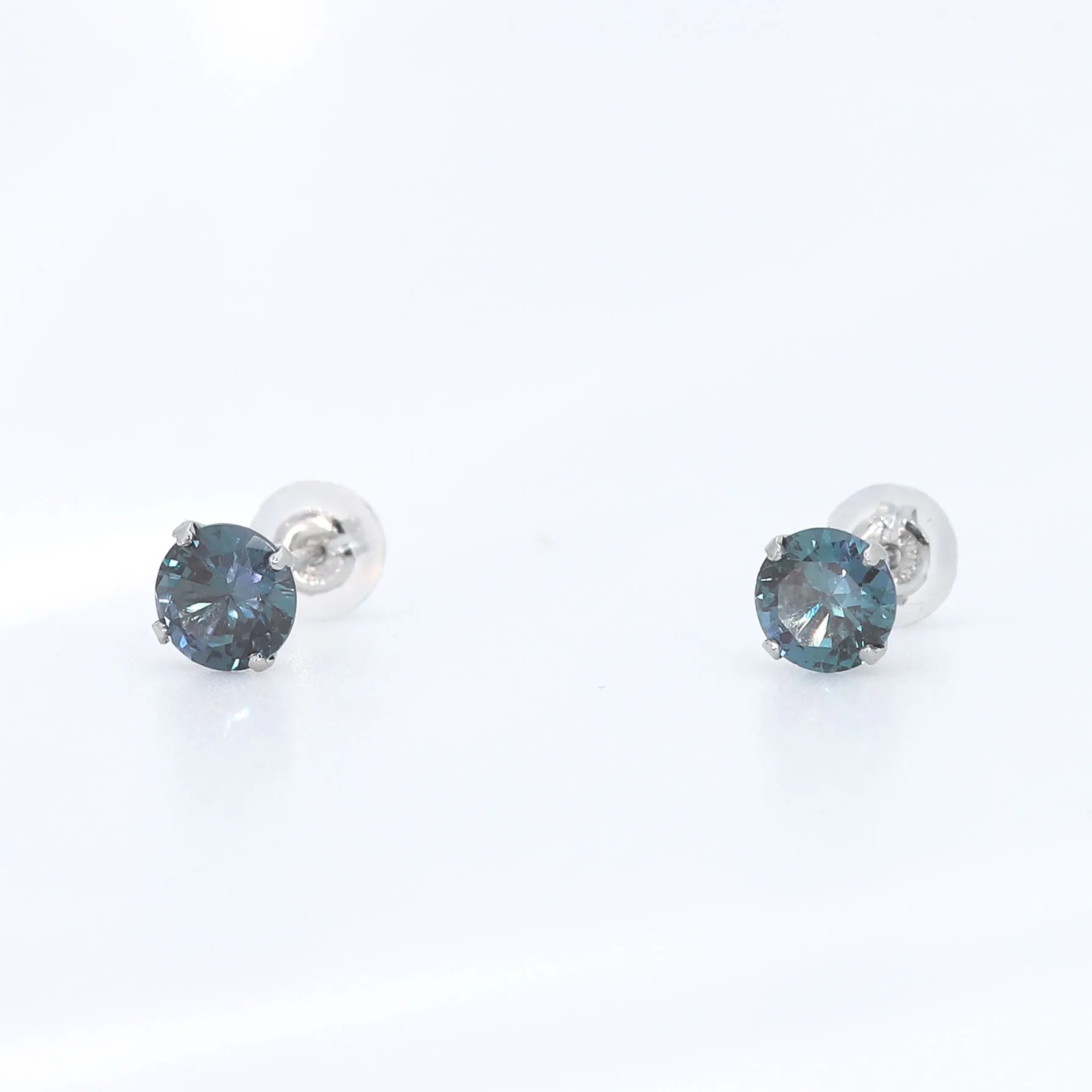 アレキサンドライト プラチナピアス(クレサンベール/ラウンドブリリアント/スタッド/6月誕生石)《WEPA2664》