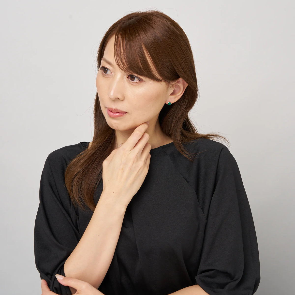 エメラルド プラチナピアス(クレサンベール/1カラットサイズ/ラウンドブリリアント/スタッド/5月誕生石)《WEPE3182》