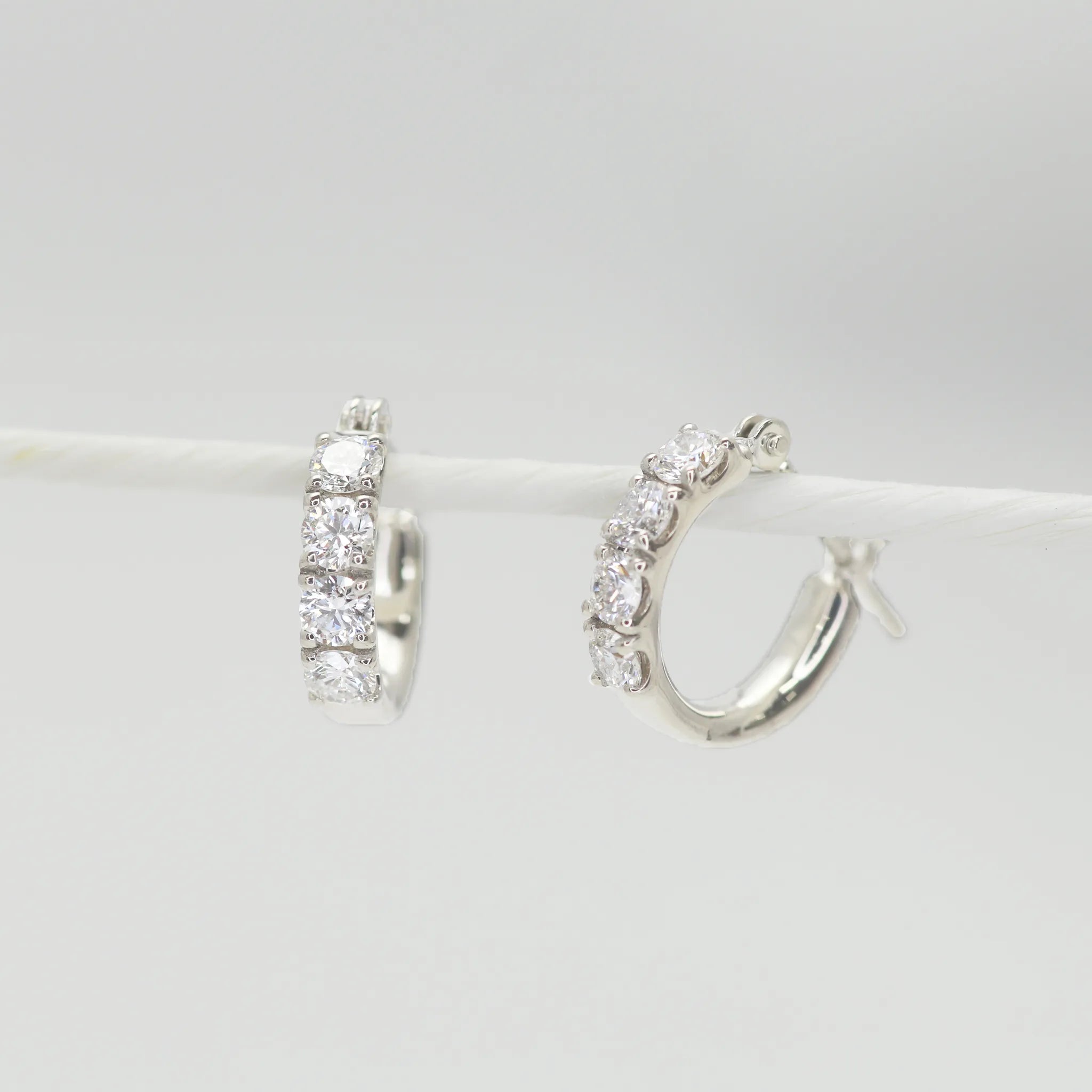 ダイヤモンド シルバーピアス（ラボグロウン/ミニフープ/0.40ct/4月誕生石）《WEPG0075》