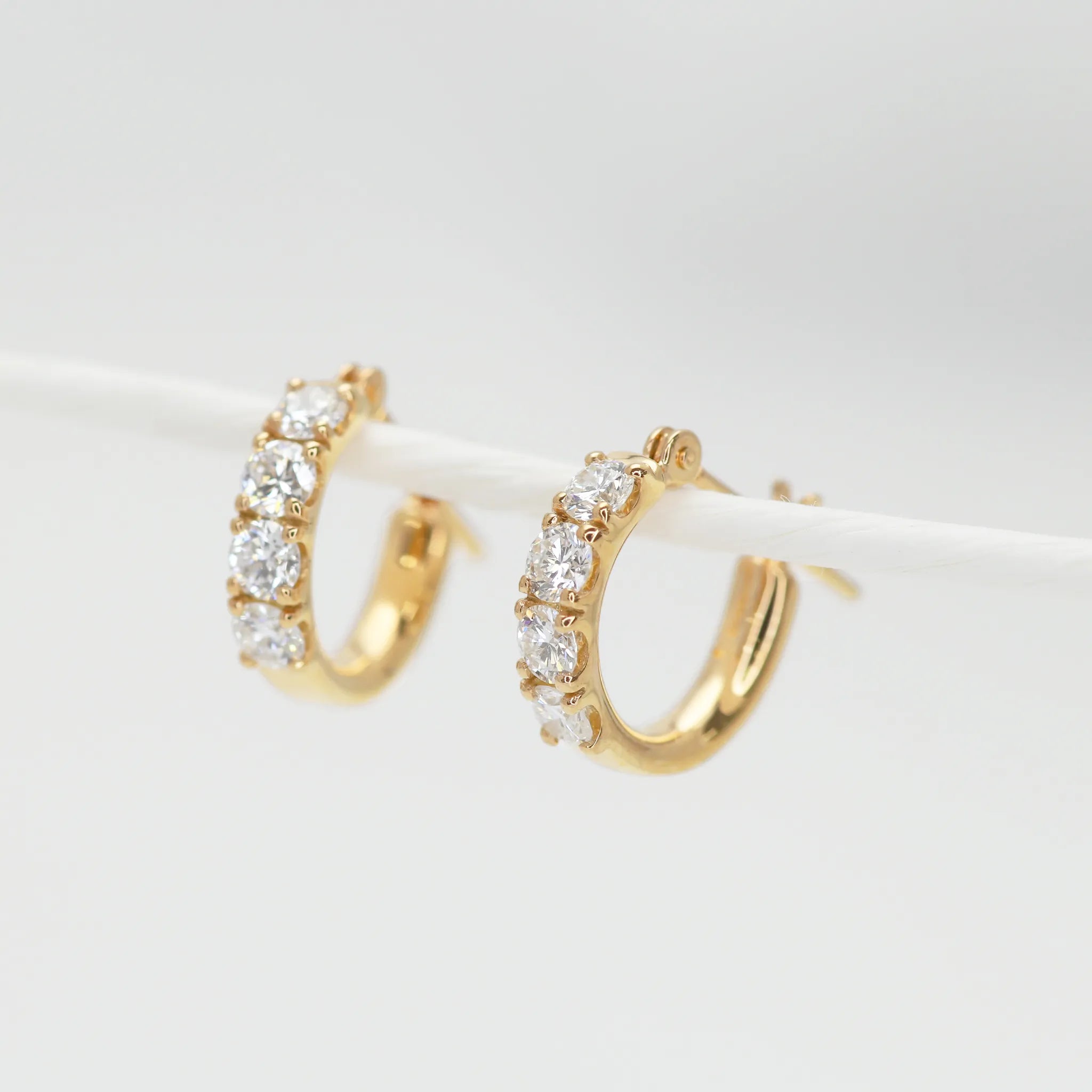 ダイヤモンド シルバーピアス（ラボグロウン/ミニフープ/0.4ct/4月誕生石）《WEPG0076》