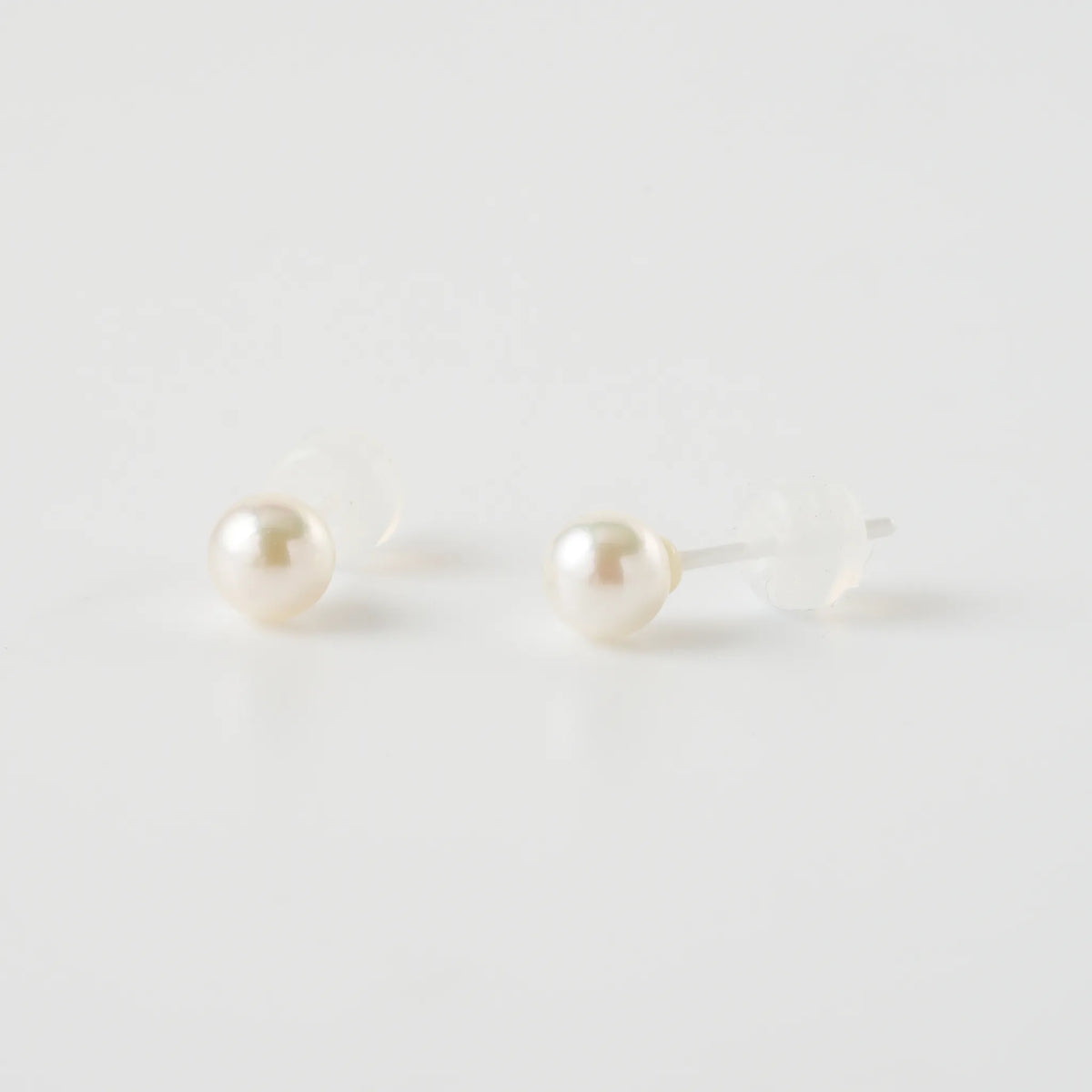 パール セラミックピアス(アコヤ真珠/5.0mm～5.5mm/スタッド/6月誕生石)《WEPQ2689》