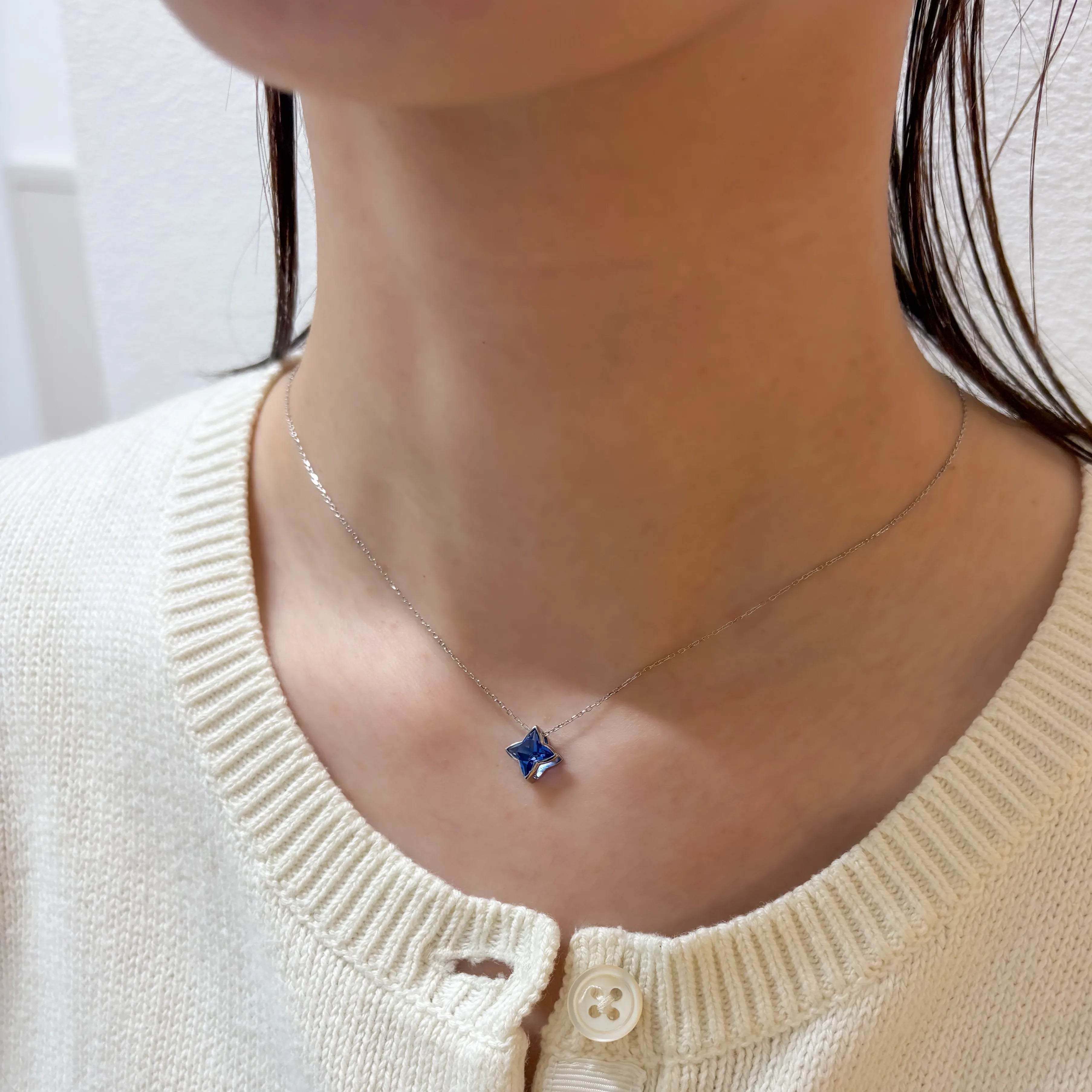 ライトブルーサファイア PTネックレス(クレサンベール/フラワー/フクリン/9月誕生石)《WPDC4204》