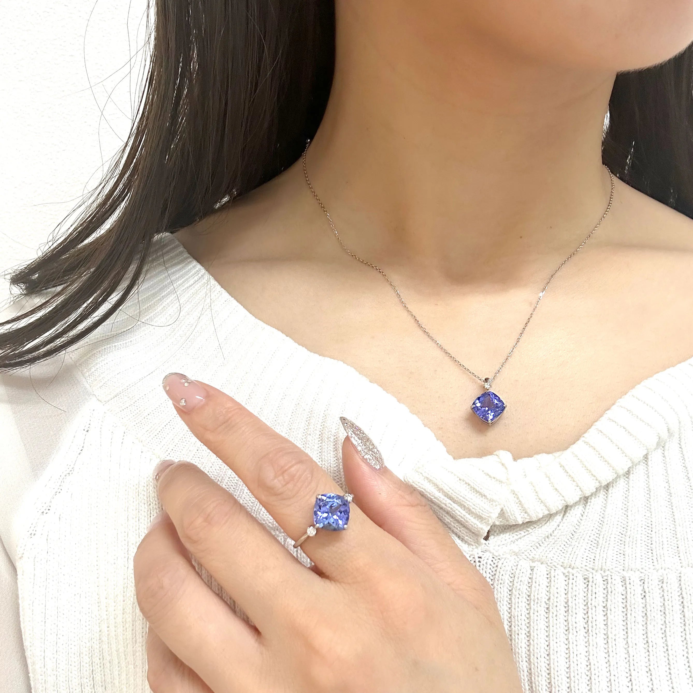 ダイヤモンド付きのラウンドタンザナイトソリティアVシェイプベールペンダント|14Kイエローゴールド|彼女の為にジュエリーギフト並行輸入 数量限定宝石質タンザナイト ローズカットラウンドリング（Silver925