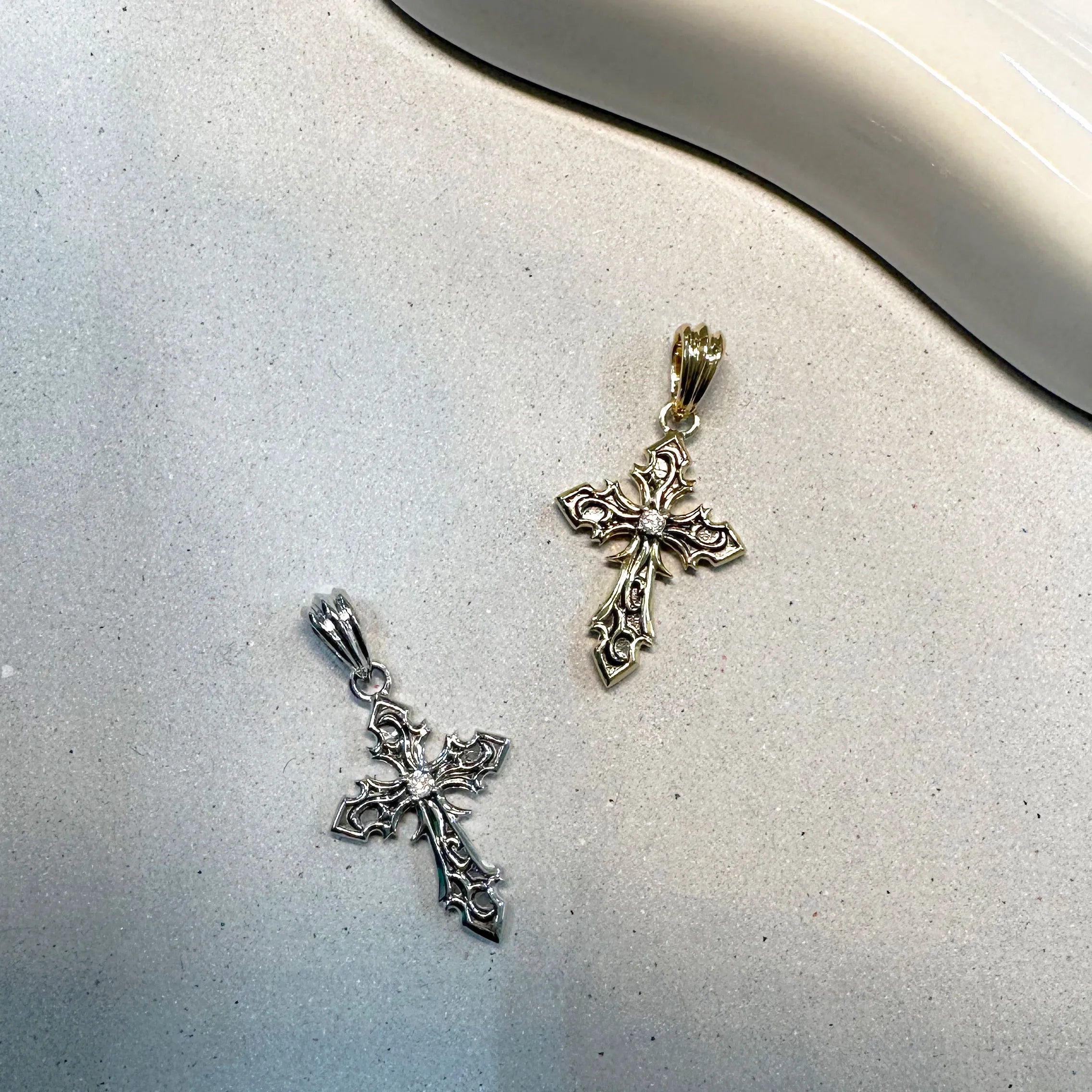 ダイヤで描いたクロスモチーフ ネックレス45cm K18YG BlueStar K18YG サファイア ダイヤモンド パール クロスモチーフ