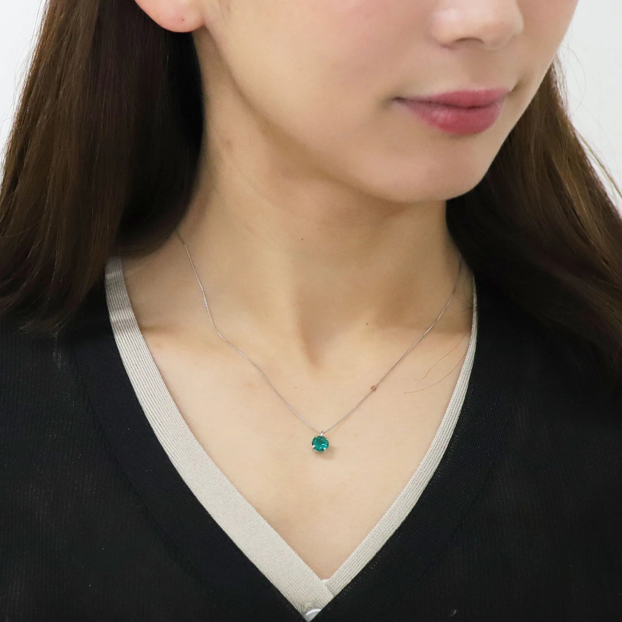 エメラルド プラチナネックレス(クレサンベール/1カラットサイズ/ラウンドブリリアント/5月誕生石)《WPDE2580》