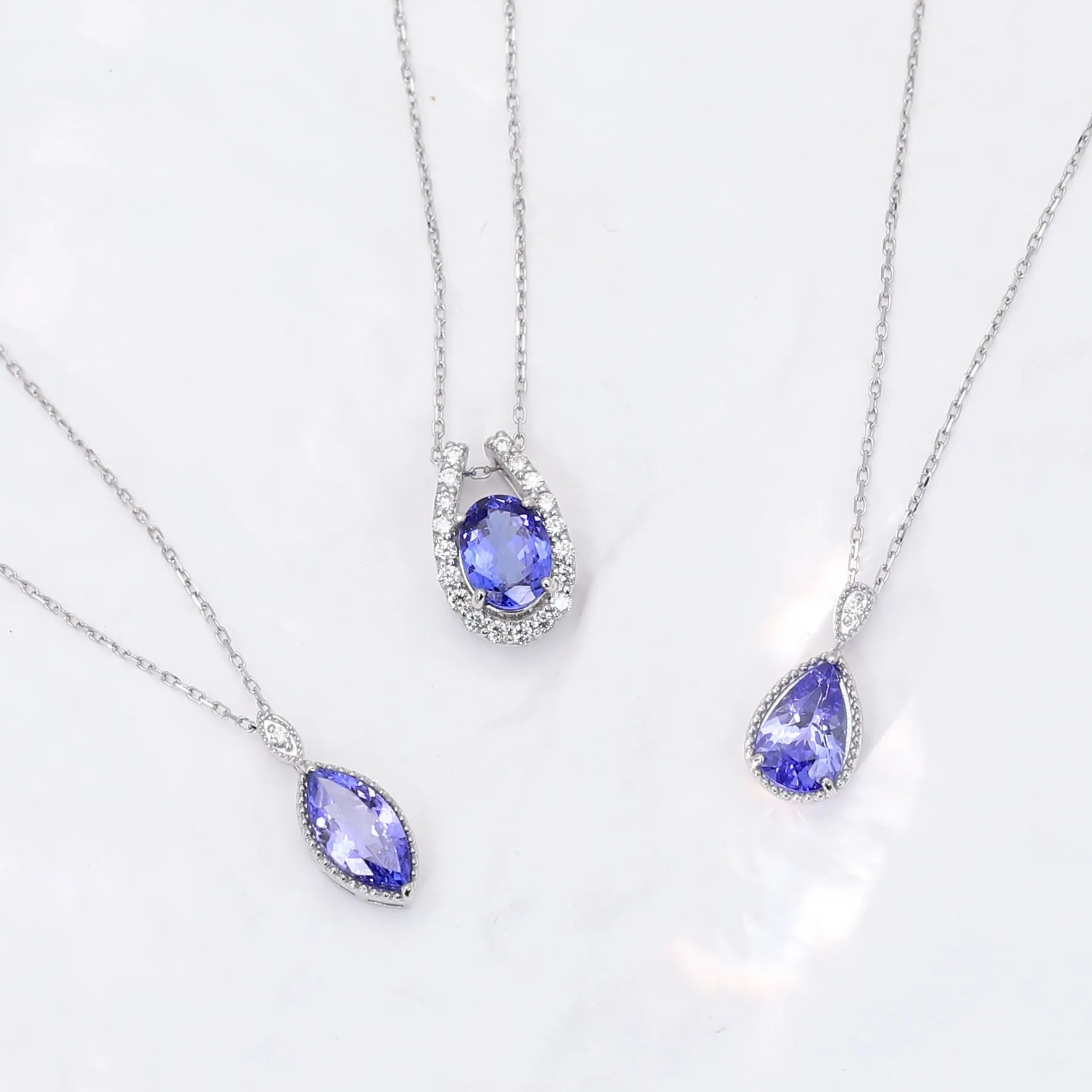 タンザナイト/ダイヤモンド プラチナネックレス(オーバル/馬蹄 タンザナイト/ダイヤモンド プラチナネックレス(オーバル/馬蹄