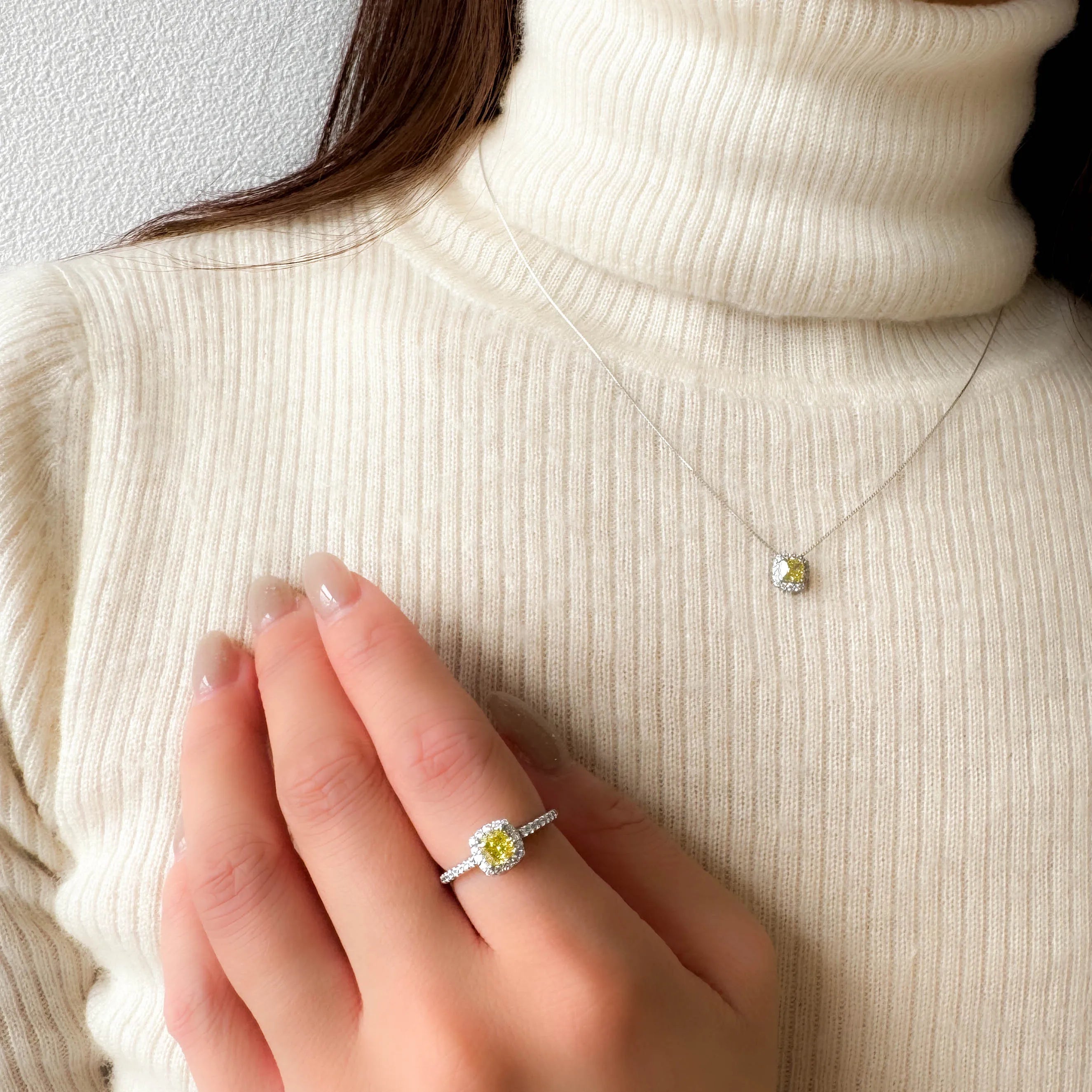 イエローダイヤモンド PTネックレス（F.V.Y/0.53ct/クッションカット/グレーディングレポート付)《WPDD4257》